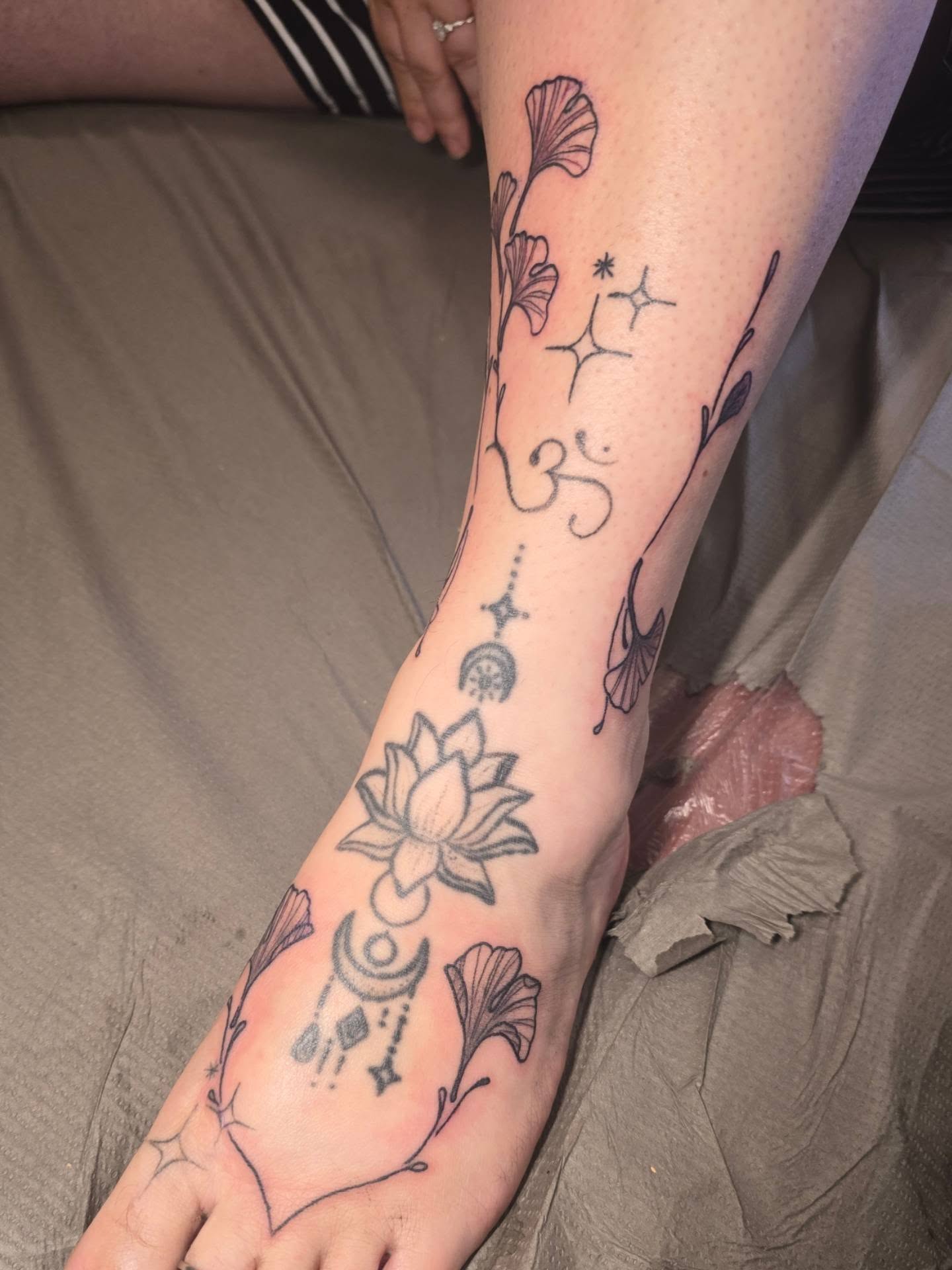 Tattoo by @lorhagarty — geometric, minimalist