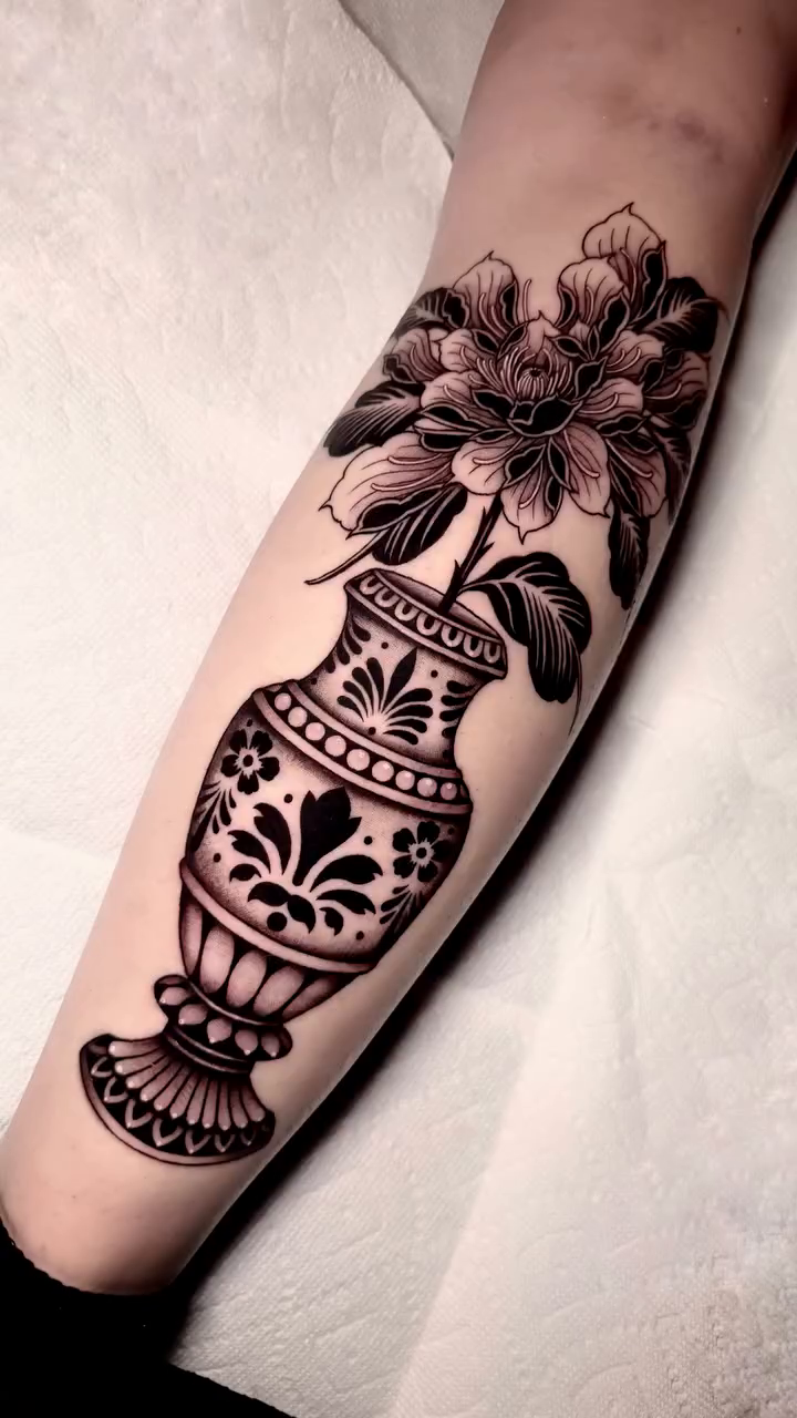 Tattoo by @nizi_tattoo — black_and_grey, realism