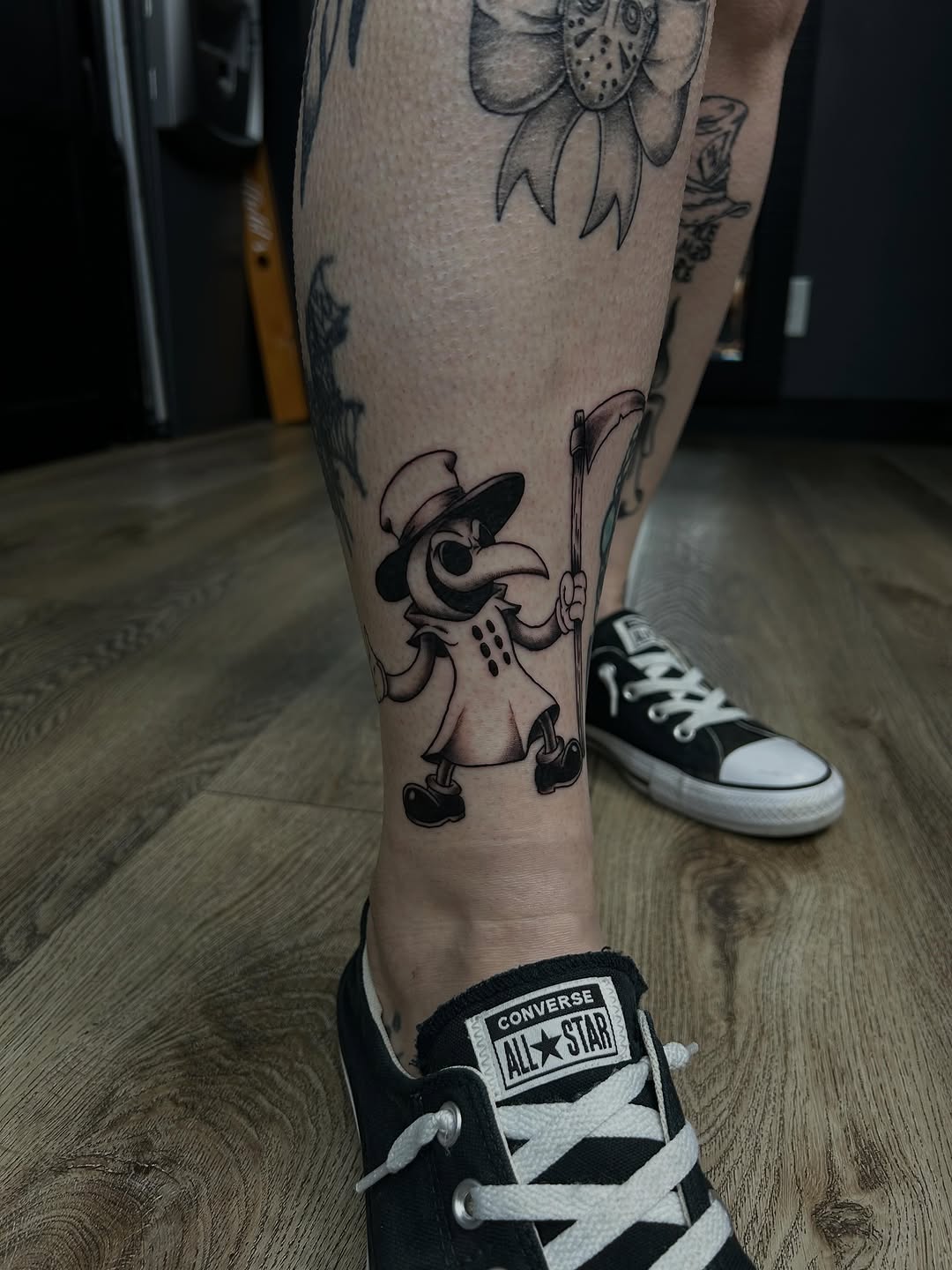 Plague doctor character with scythe ignorant tattoo on the calf by ꧁༺𝔅𝔦𝔤 ℭ𝔥𝔲𝔫𝔤𝔲𝔷༻꧂, San Diego, California