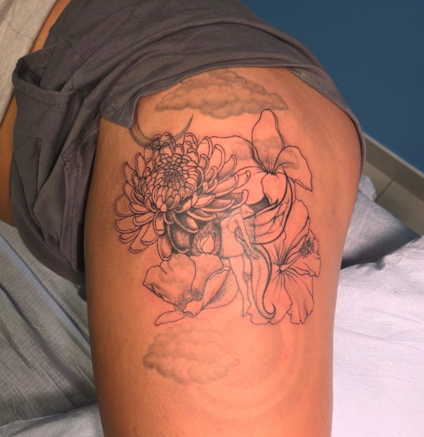 Floral arrangement black and grey tattoo on the thigh by "Gentle"Jay Blondel