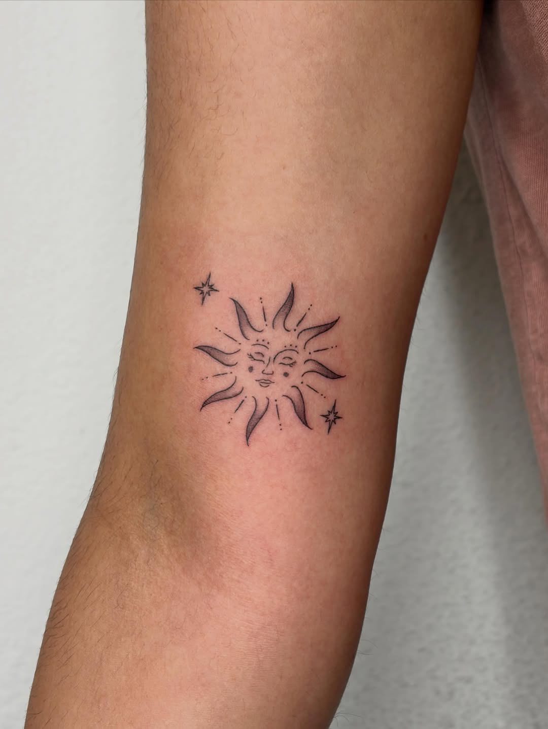 Tattoo by @alyssadoestattoos โ fine_line, minimalist