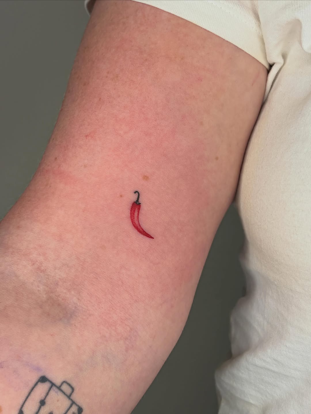 Tattoo by @alyssadoestattoos โ fine_line, minimalist