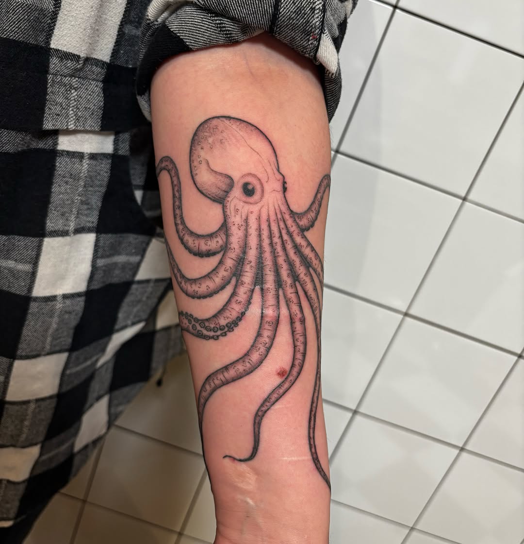 Tattoo by @daynatattoos — realism