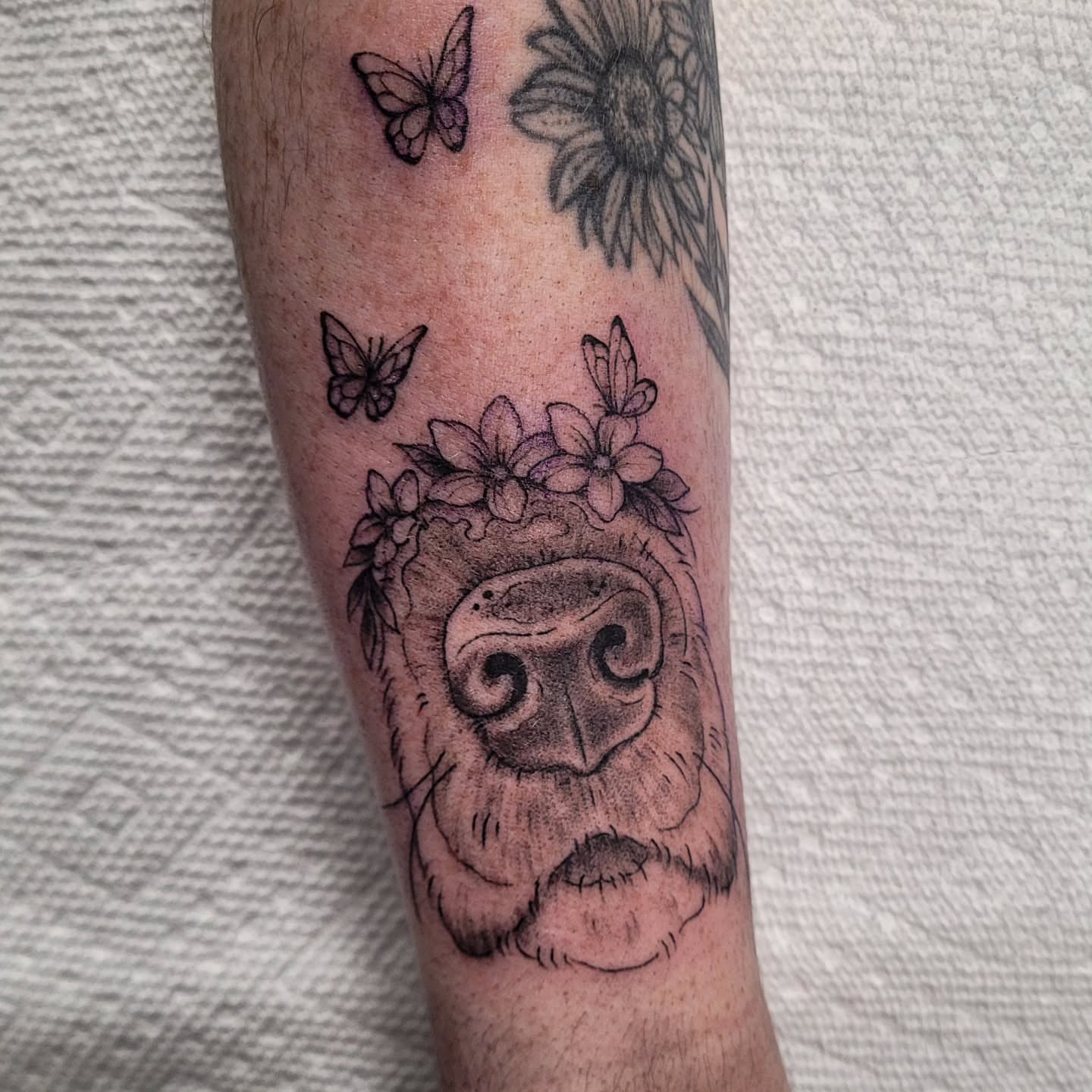 Tattoo by @lariendragon — black_and_grey