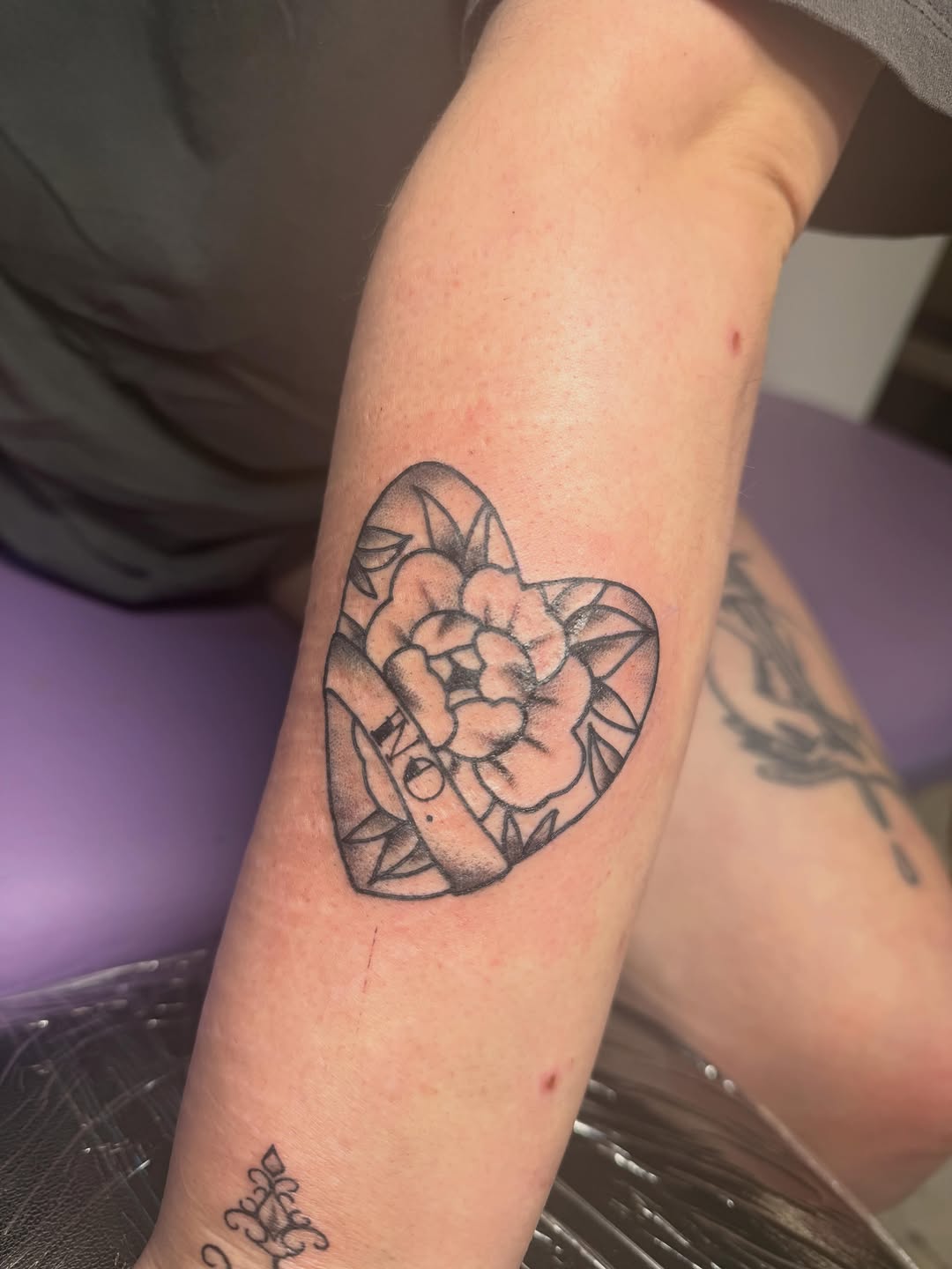 Tattoo by @tattyabbs_ โ american_traditional, black_and_grey