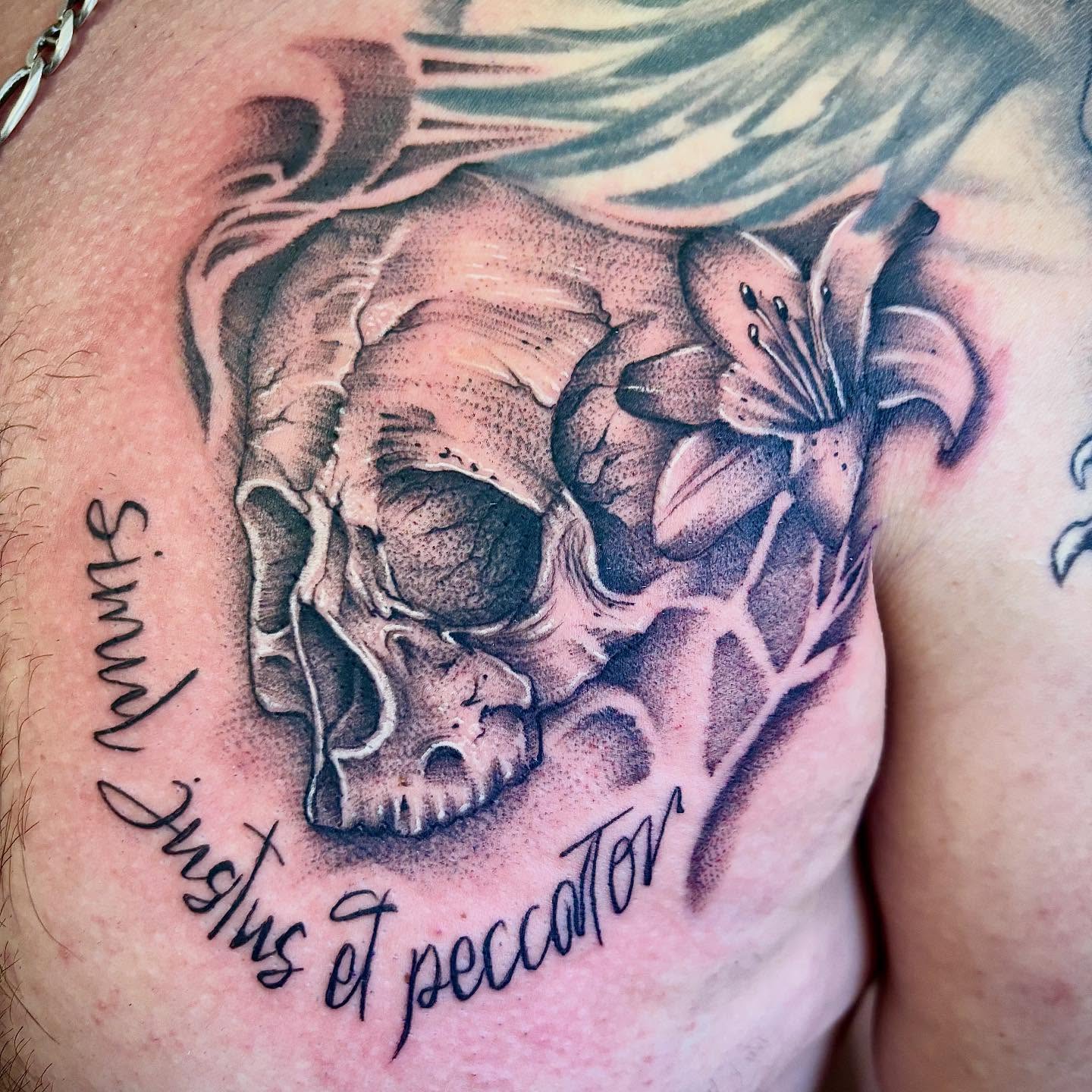 Tattoo by @rui_tattoo — dotwork, realism