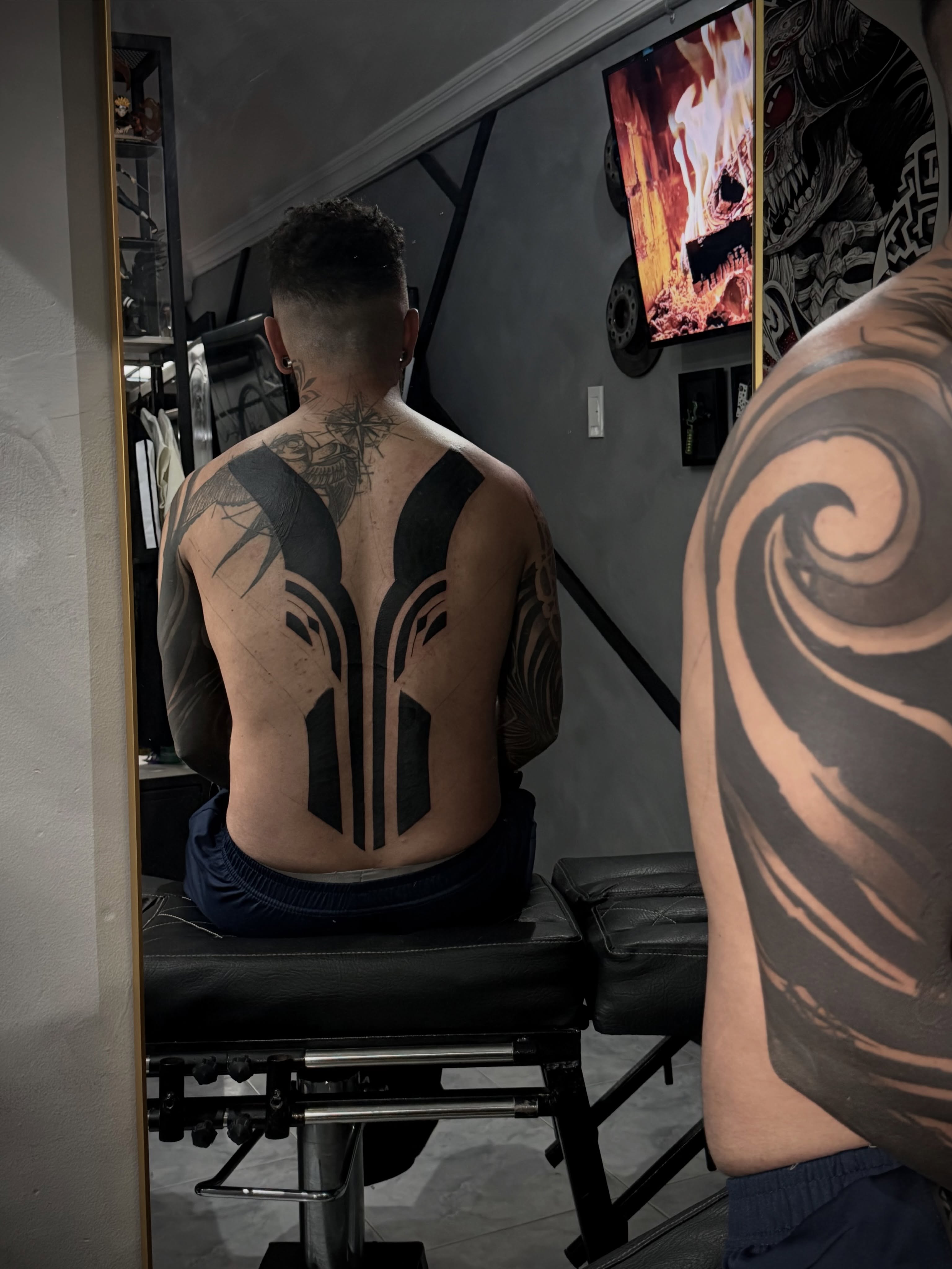 Geometric geometric tattoo on the back by Stiven Gomez