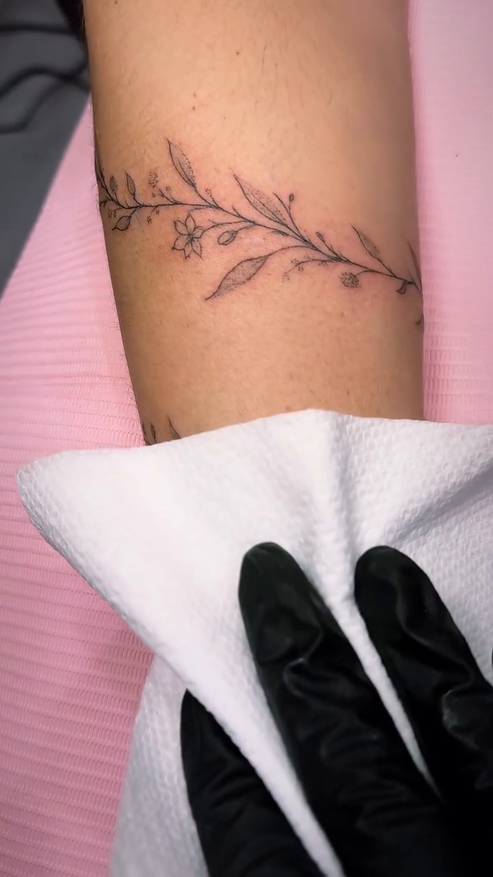 Tattoo by @daintylinestattoos — fine_line