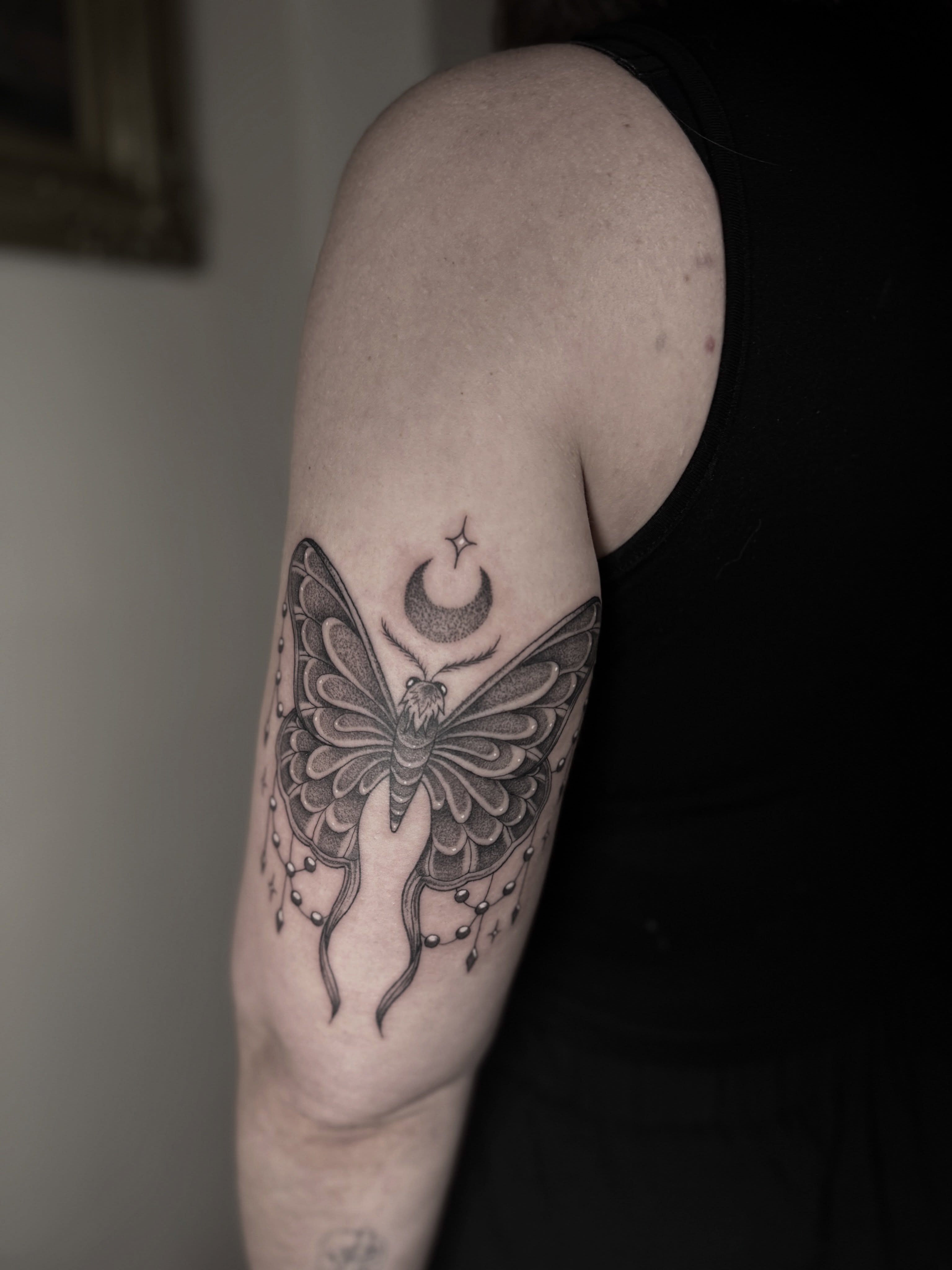 Butterfly dotwork tattoo on the upper arm by Mara Flores βπΛβ§