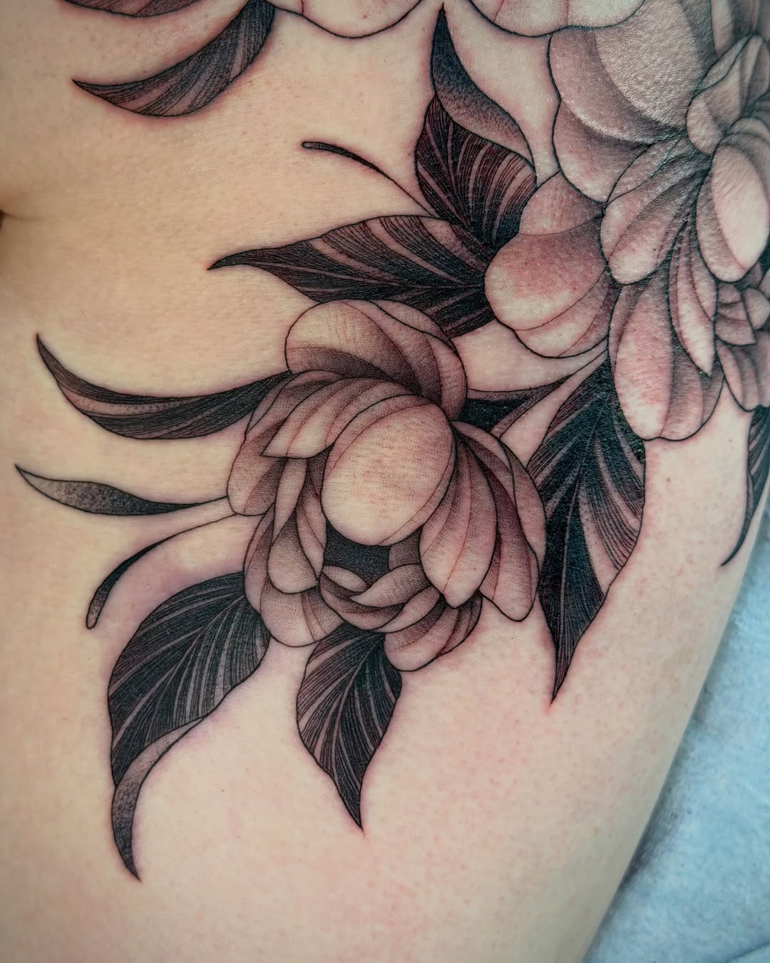 Tattoo by @miaesperanzatattoo โ black_and_grey, dotwork