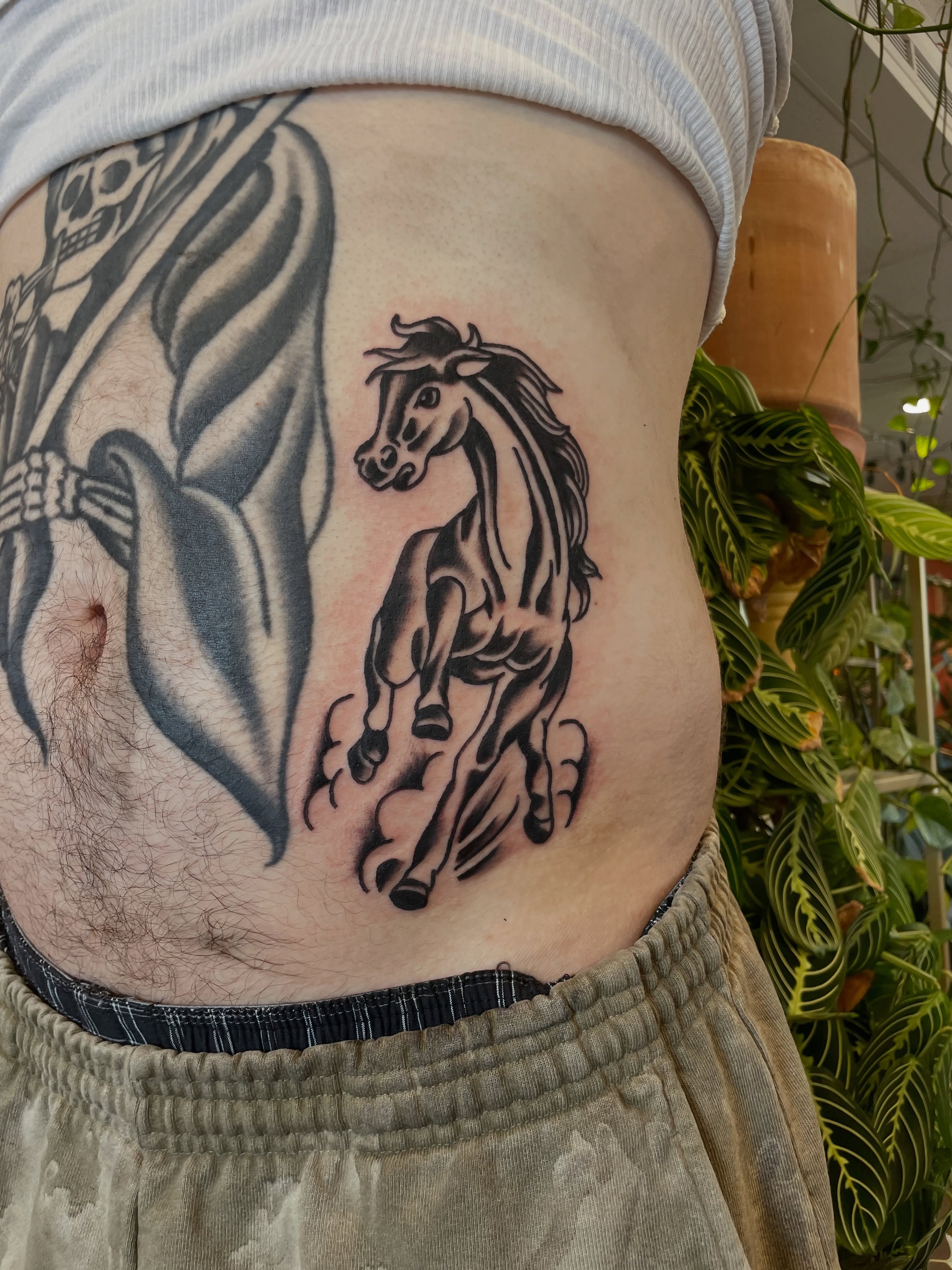 Galloping horse black and grey tattoo on the ribs by @pizzabref