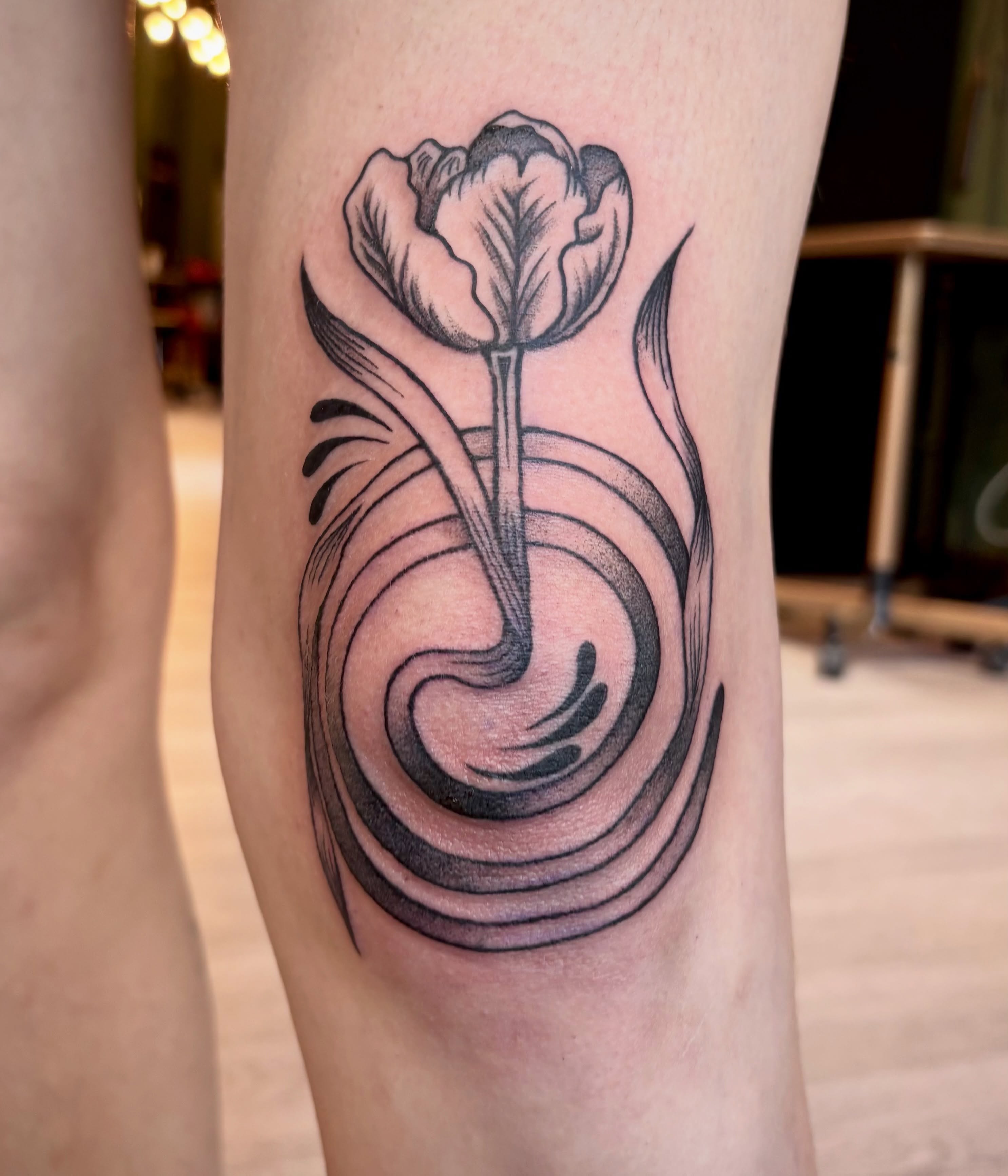 Tattoo by @daisy_chaiin — black_and_grey