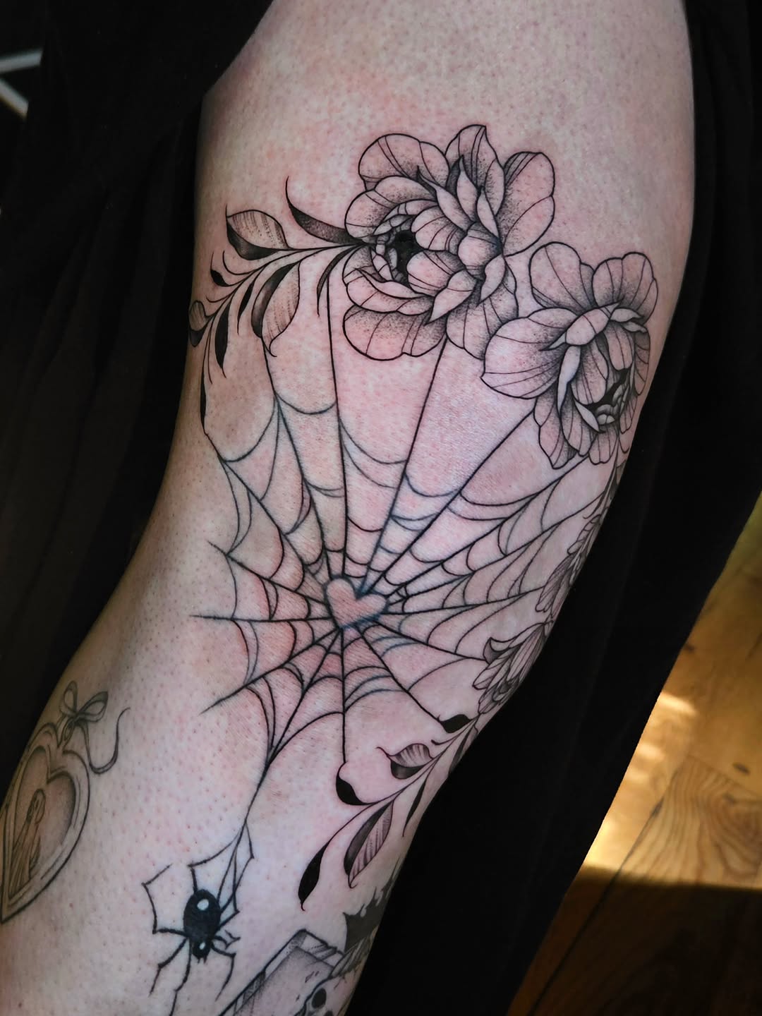 Tattoo by @courtlynblissink — black_and_grey, fine_line