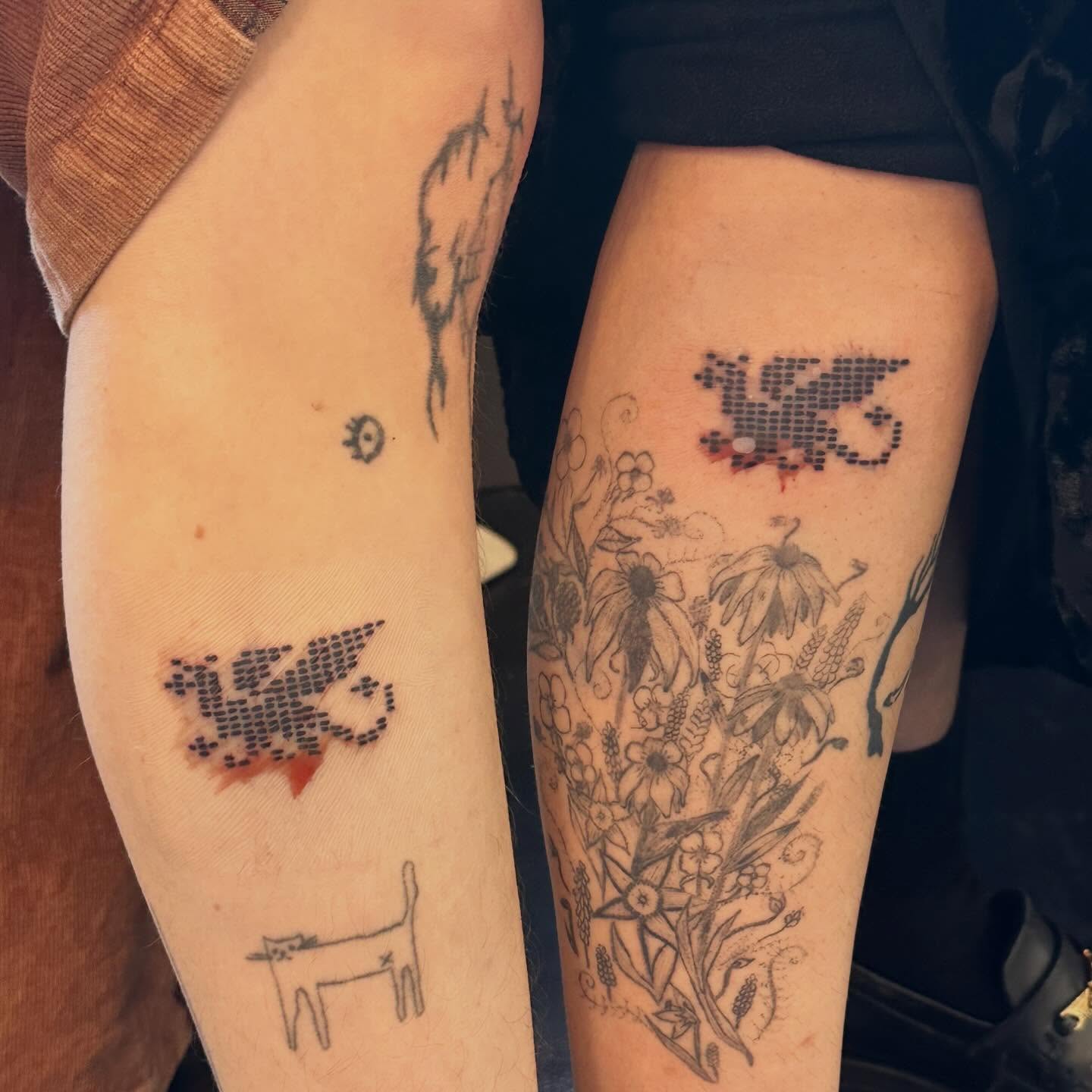 Welsh dragon and floral bouquet dotwork tattoo on the thigh by Jules🕯️