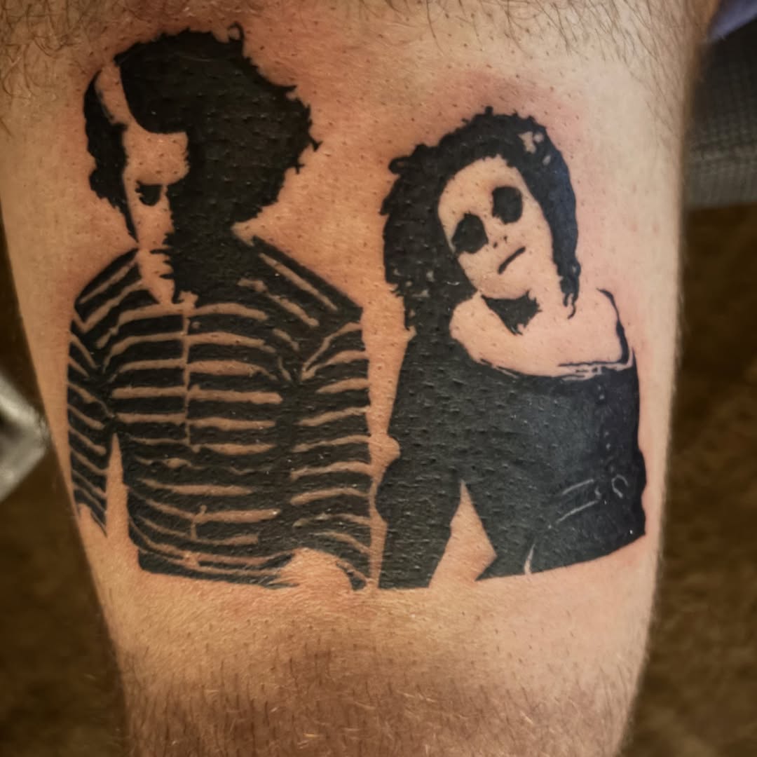 Edward Scissorhands and Kim Boggs realism tattoo on the thigh by winrytattoome