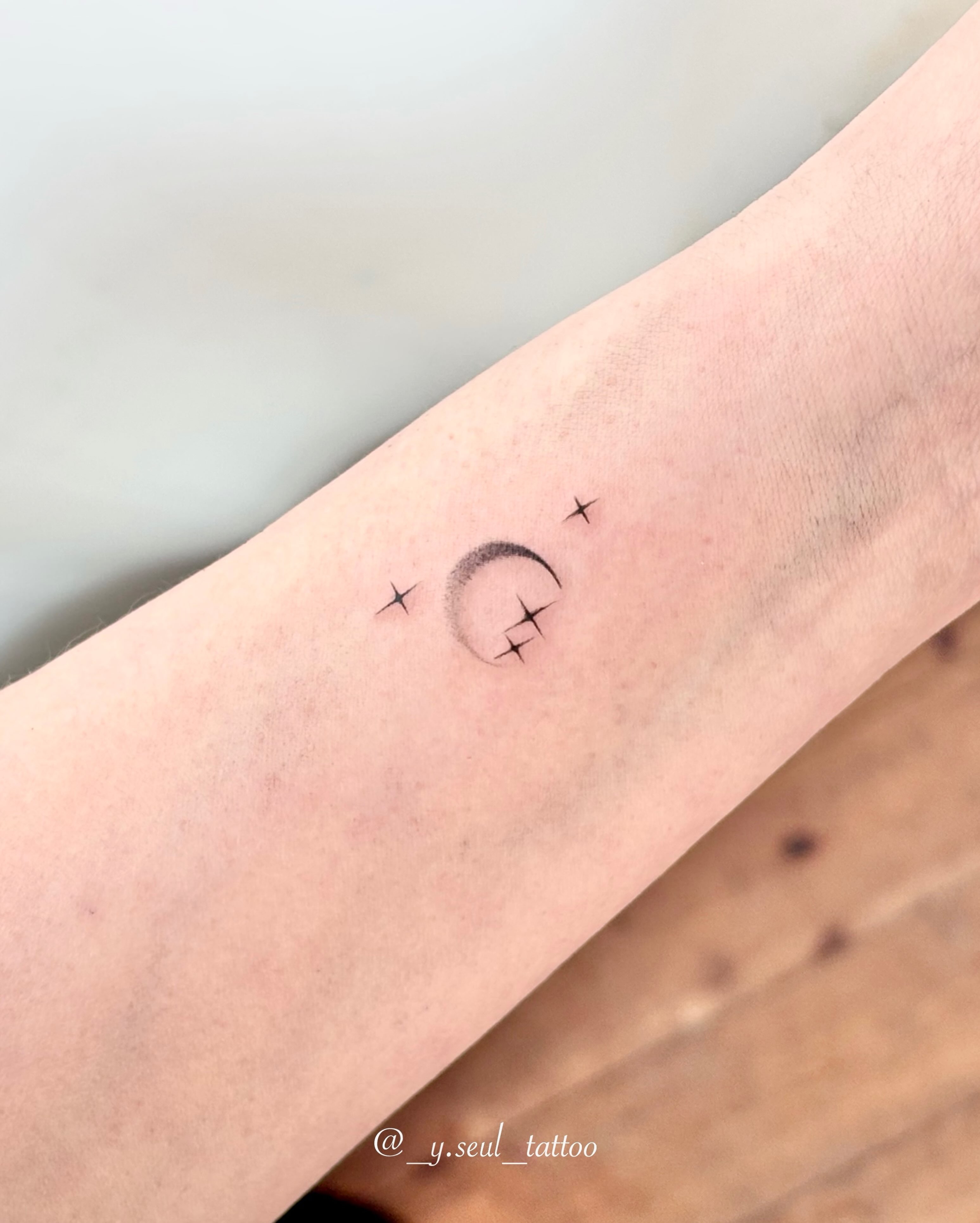 Tattoo by @_y.seul_tattoo — minimalist