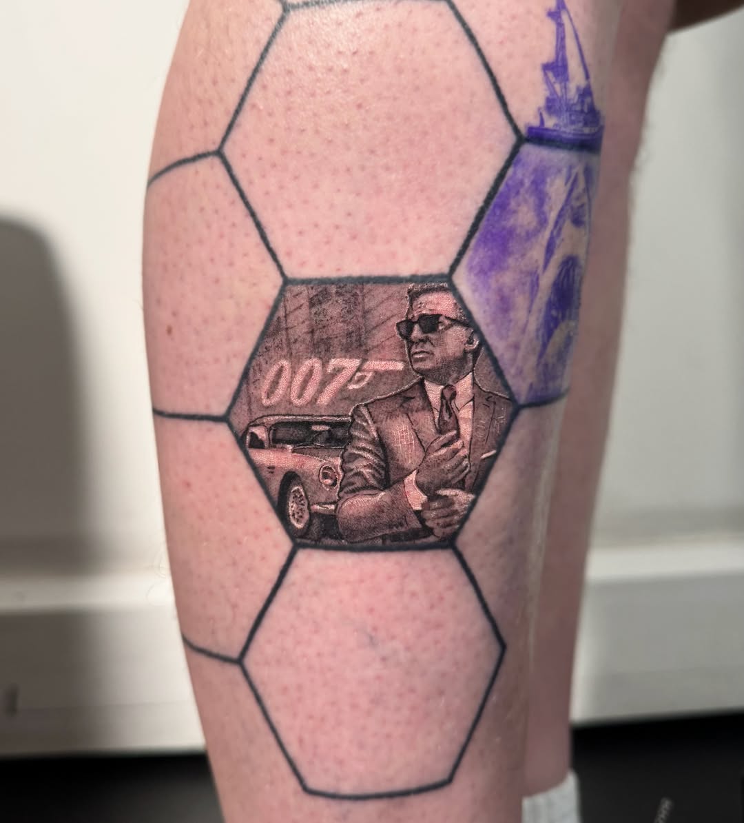 Tattoo by @em.isabella_ink โ realism, geometric