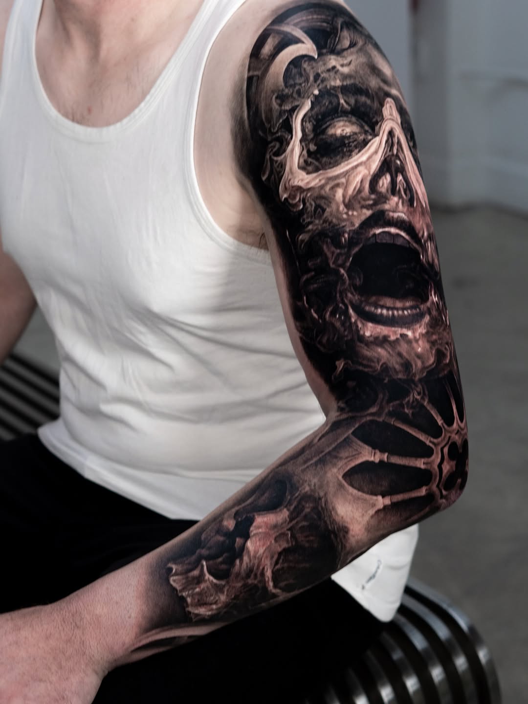 Screaming skull realism tattoo on the forearm by Ｄａｖｉｄ Ｂａｅｎａ Ｔａｔｔｏｏ