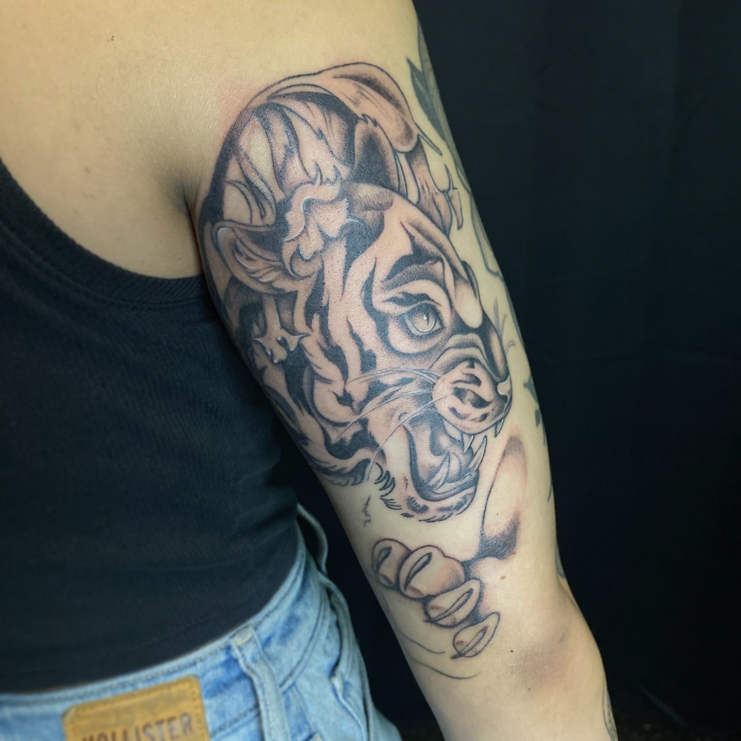 Tiger black and grey tattoo on the forearm by 𝙅𝙤𝙧𝙙𝙖𝙣 𝙏𝙝𝙞𝙗𝙚𝙙𝙚𝙖𝙪