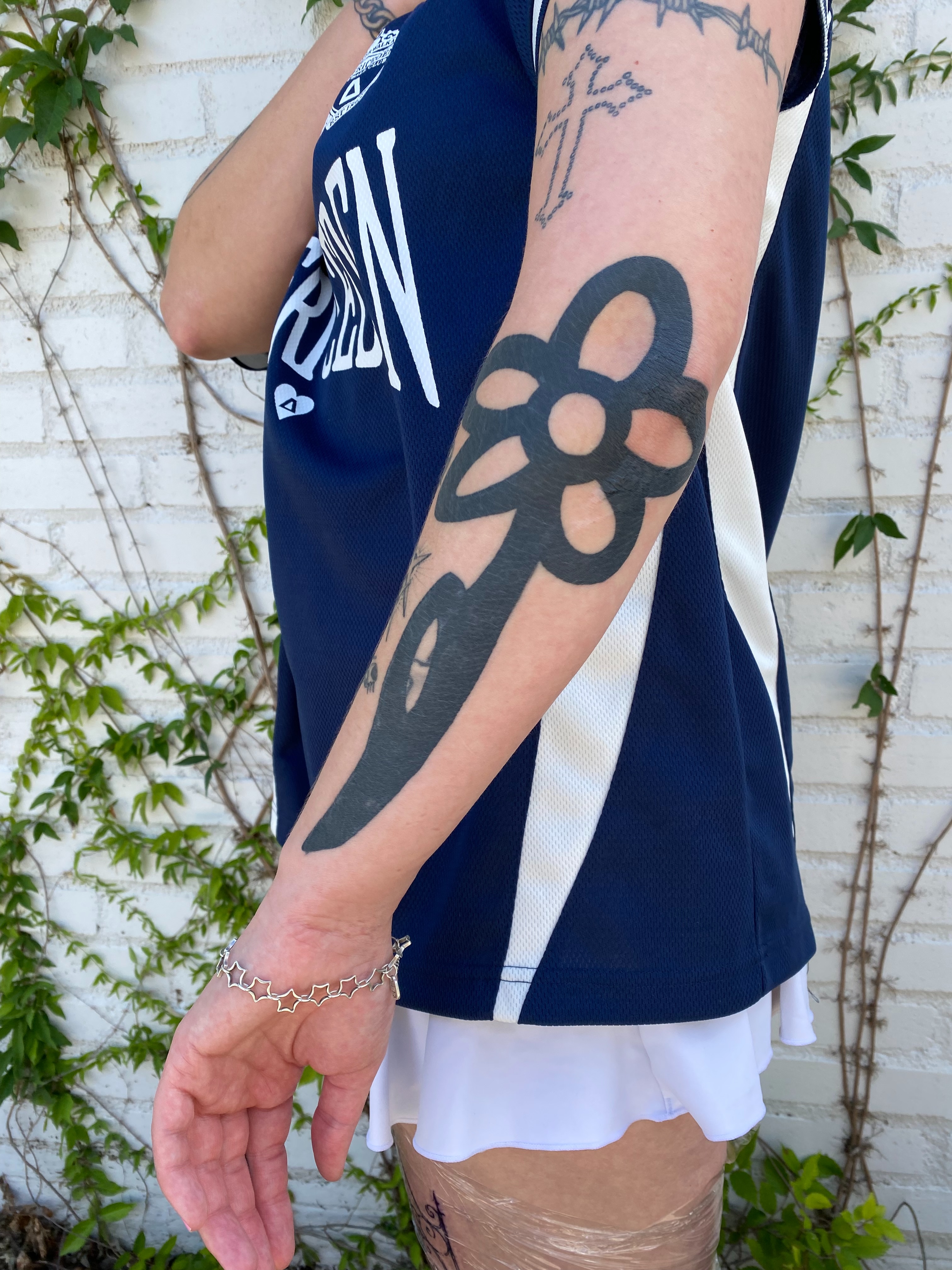 Tattoo by @esauuce — black_and_grey