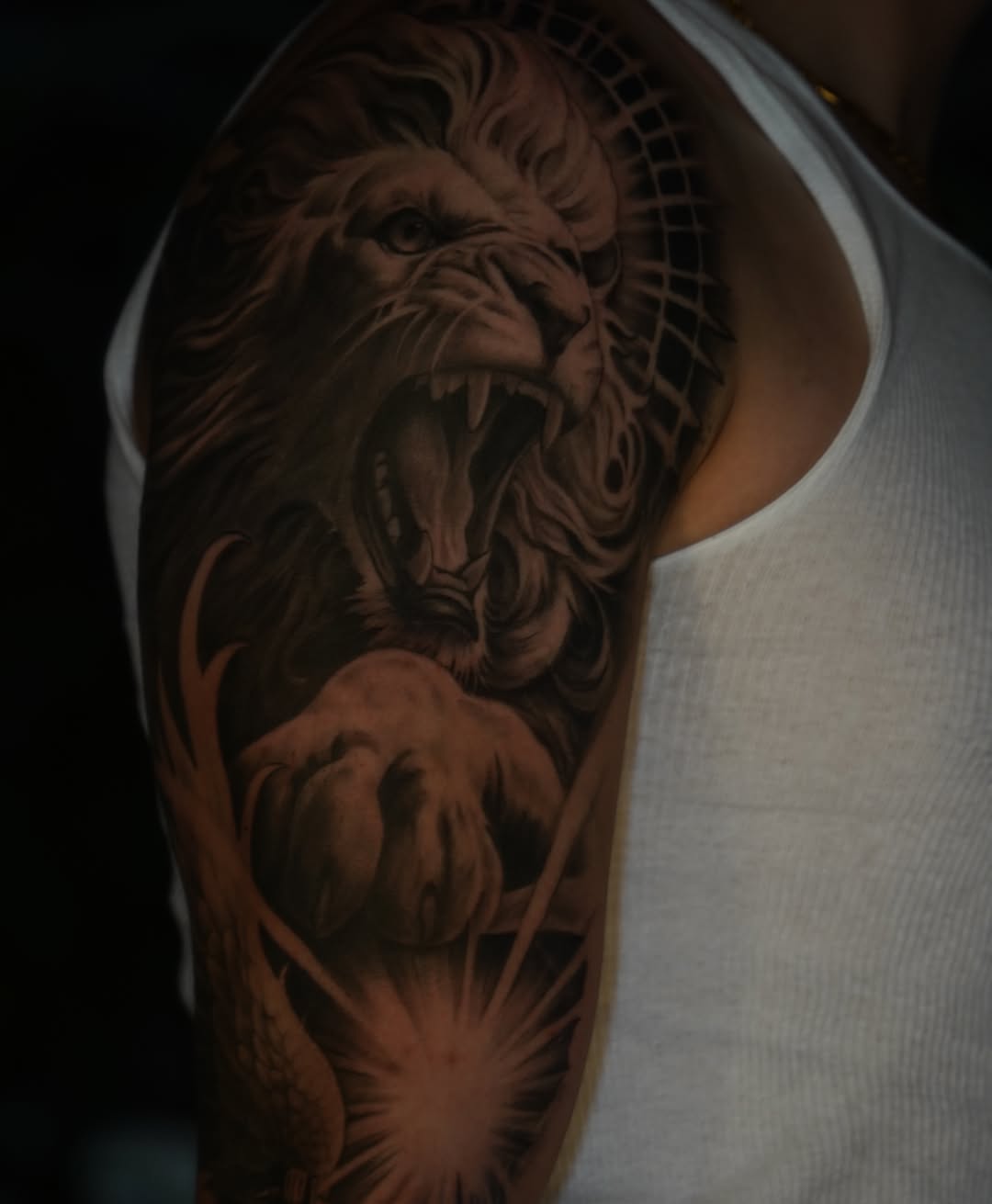 Roaring lion Japanese tattoo on the shoulder by Grace P
