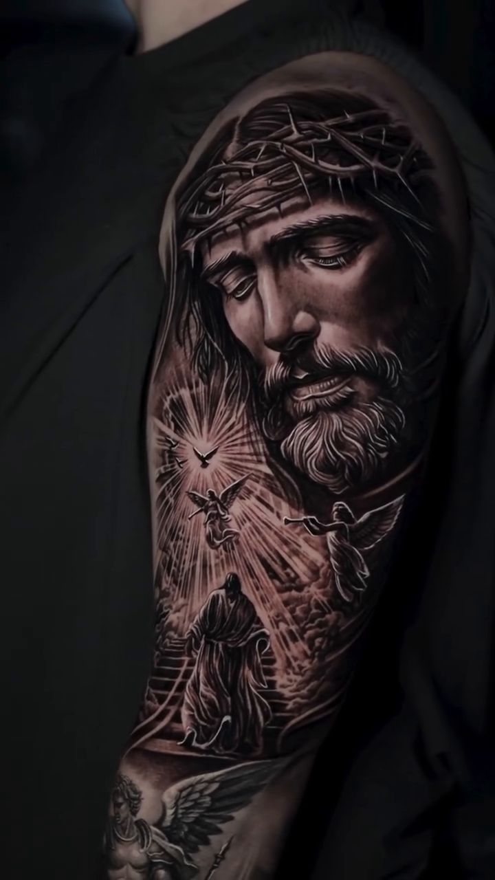 Jesus Christ with dove realism tattoo by Jose Alvaradođź’‰