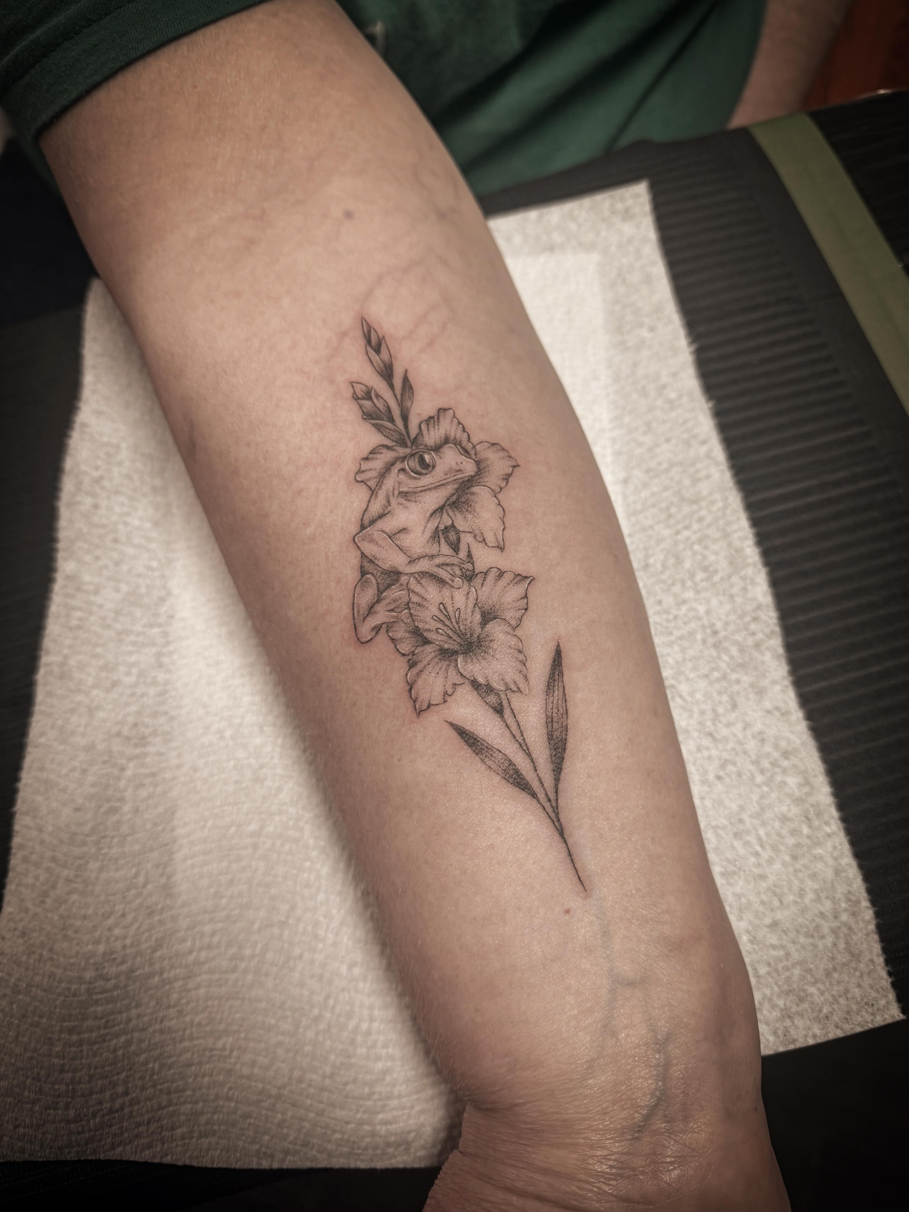 Tattoo by @linework_lacey — black_and_grey
