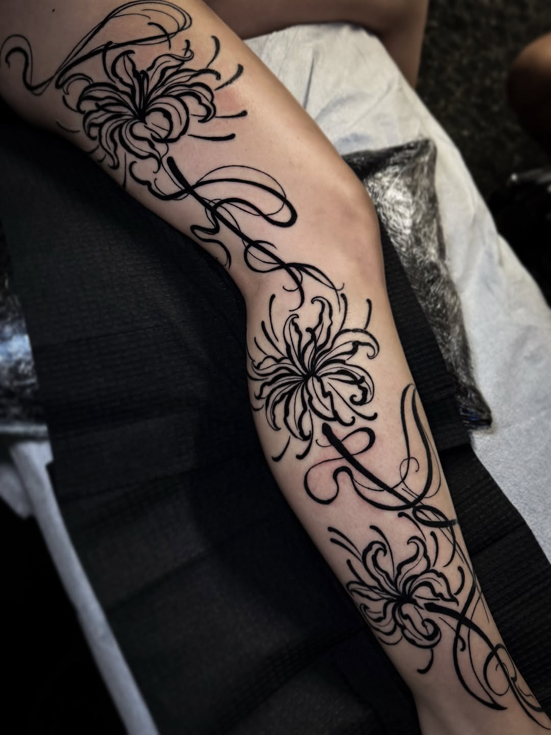 Tattoo by @cristenaro.tattooer — blackwork, ornamental