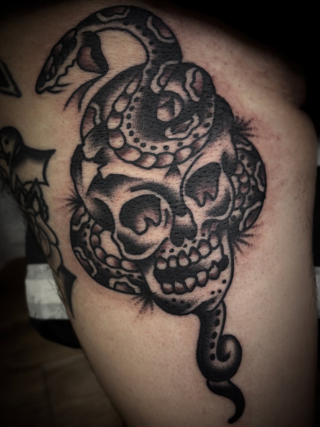 Tattoo by @losgonzaleztattoo — american_traditional, black_and_grey