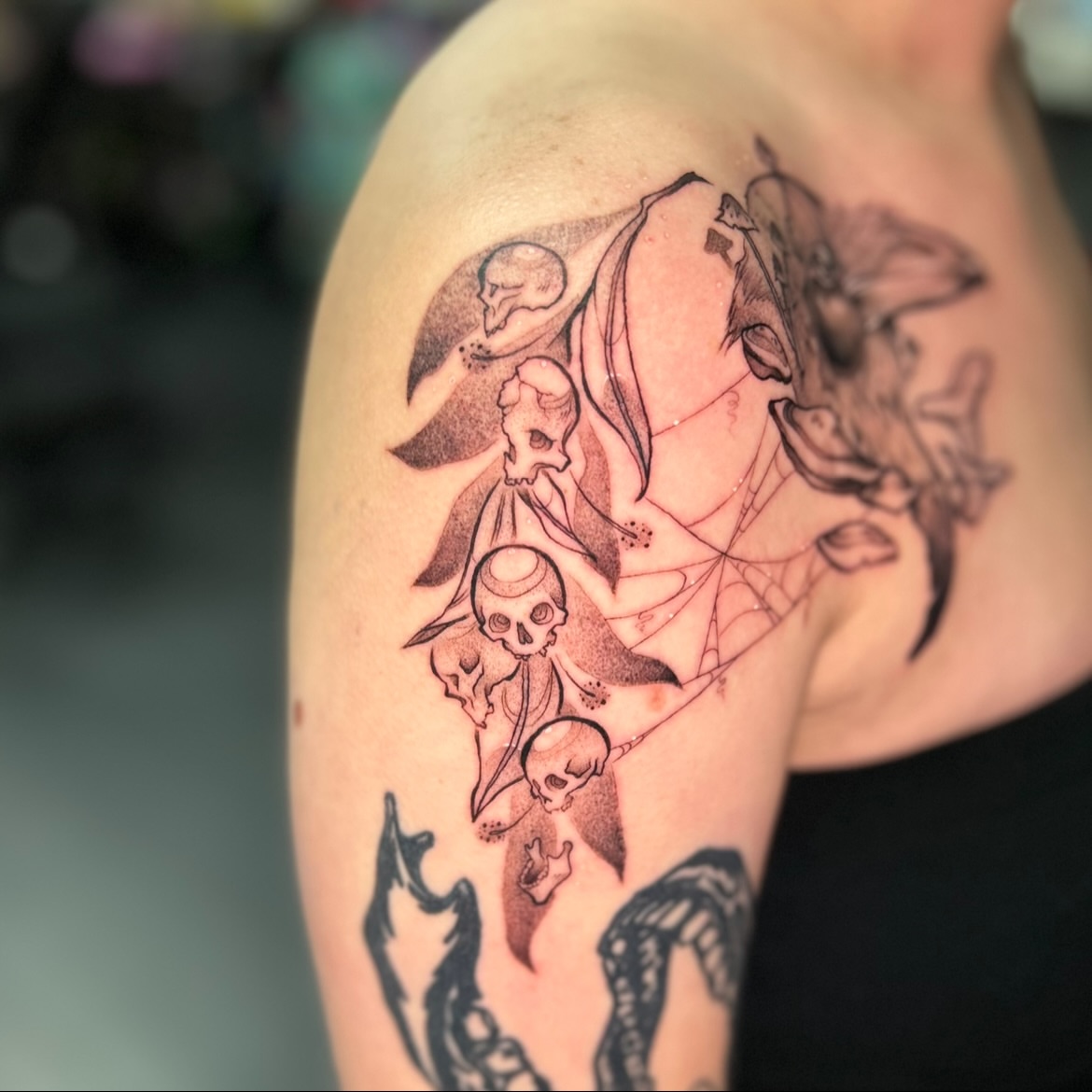 Skulls and roses black and grey tattoo on the shoulder by Maara Martinez