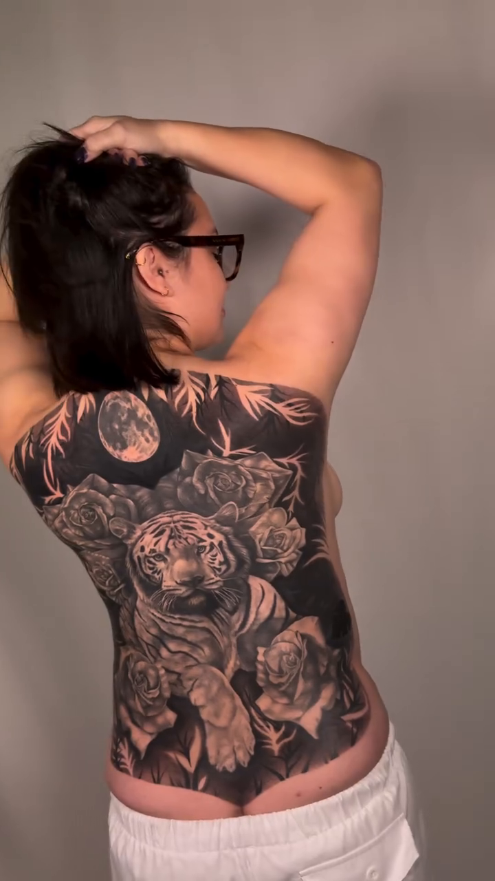 Tigers and roses on back realism tattoo by Mystikal Blue Casares