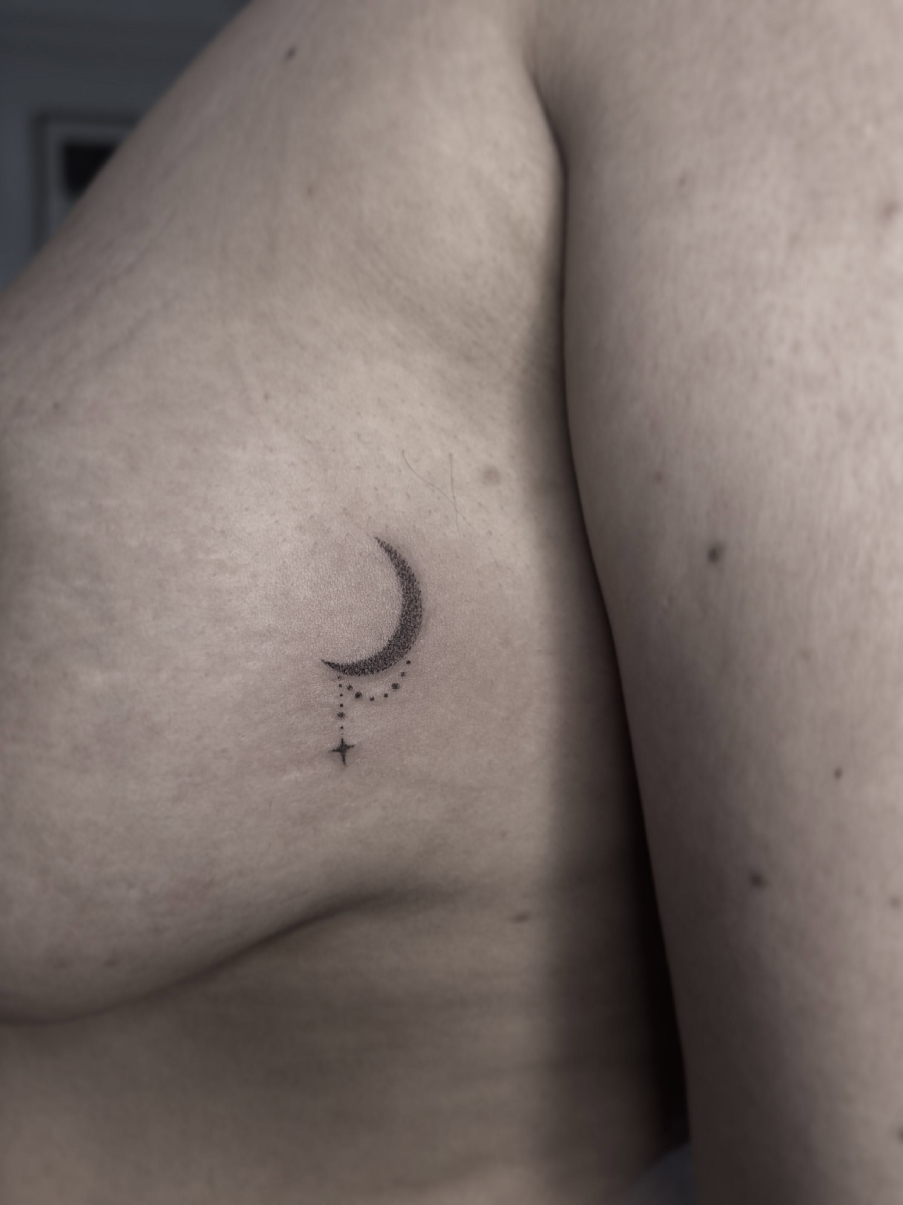 Tattoo by @douceliigne — dotwork