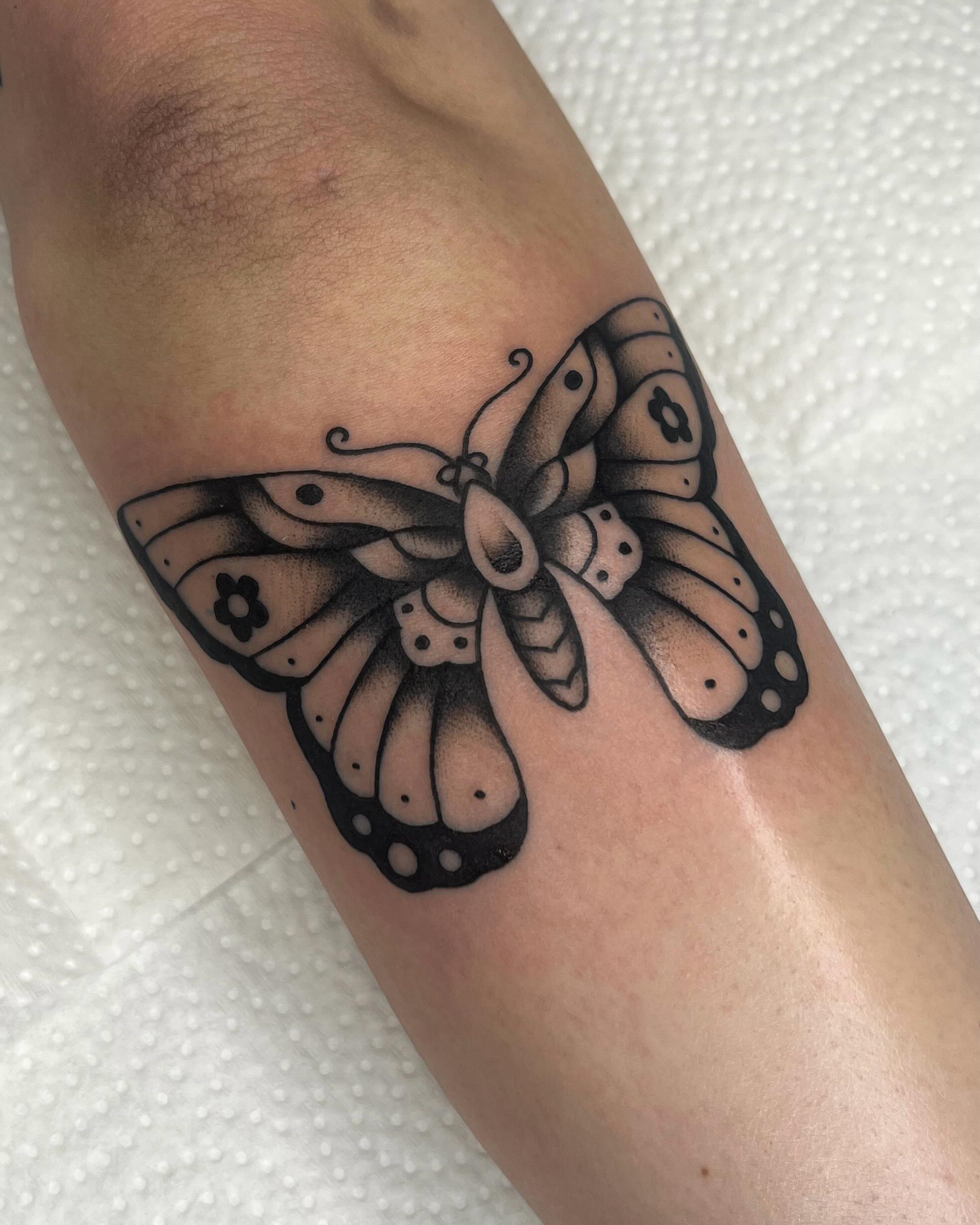 Tattoo by @ninarosatattoo — dotwork