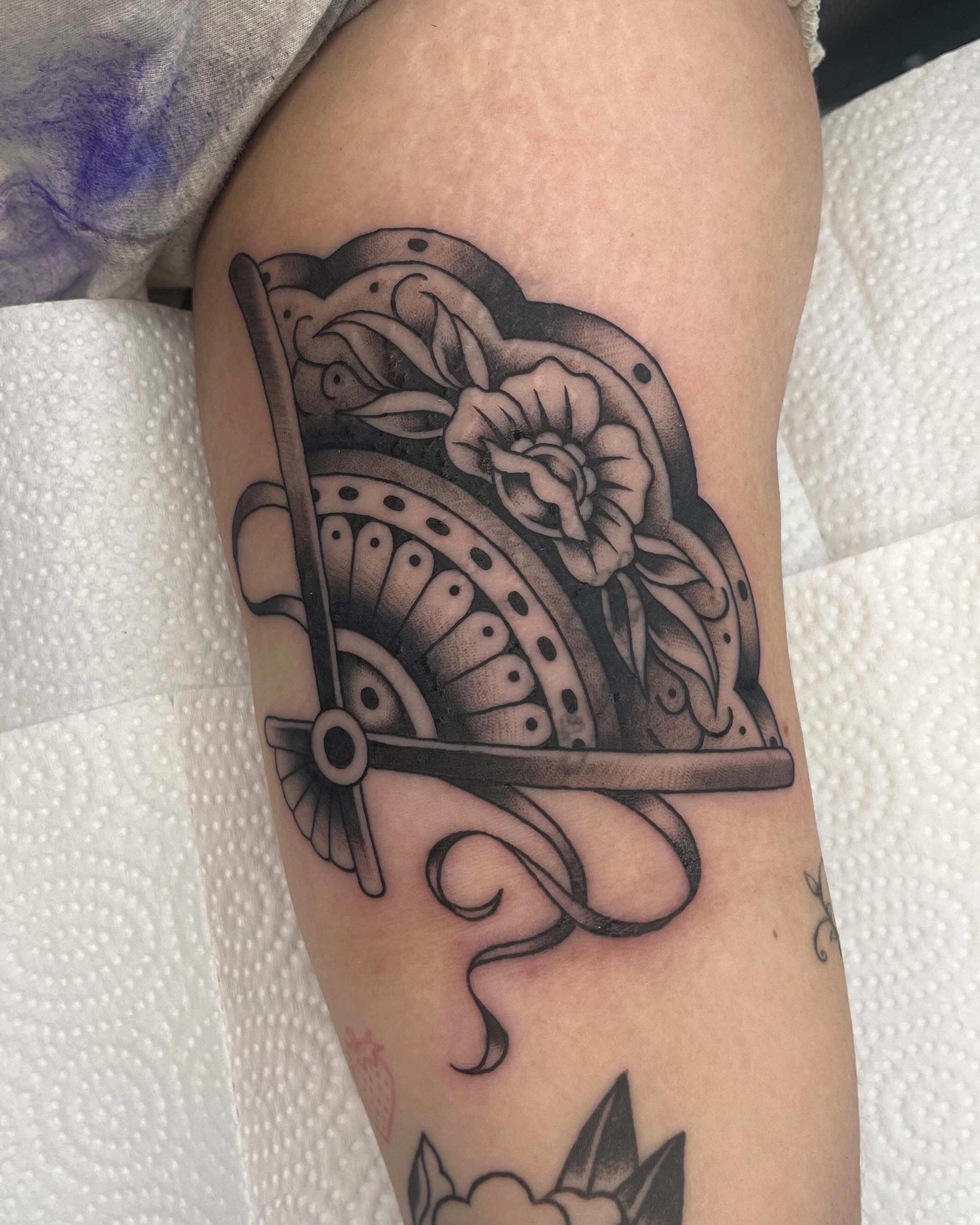 Tattoo by @ninarosatattoo — black_and_grey