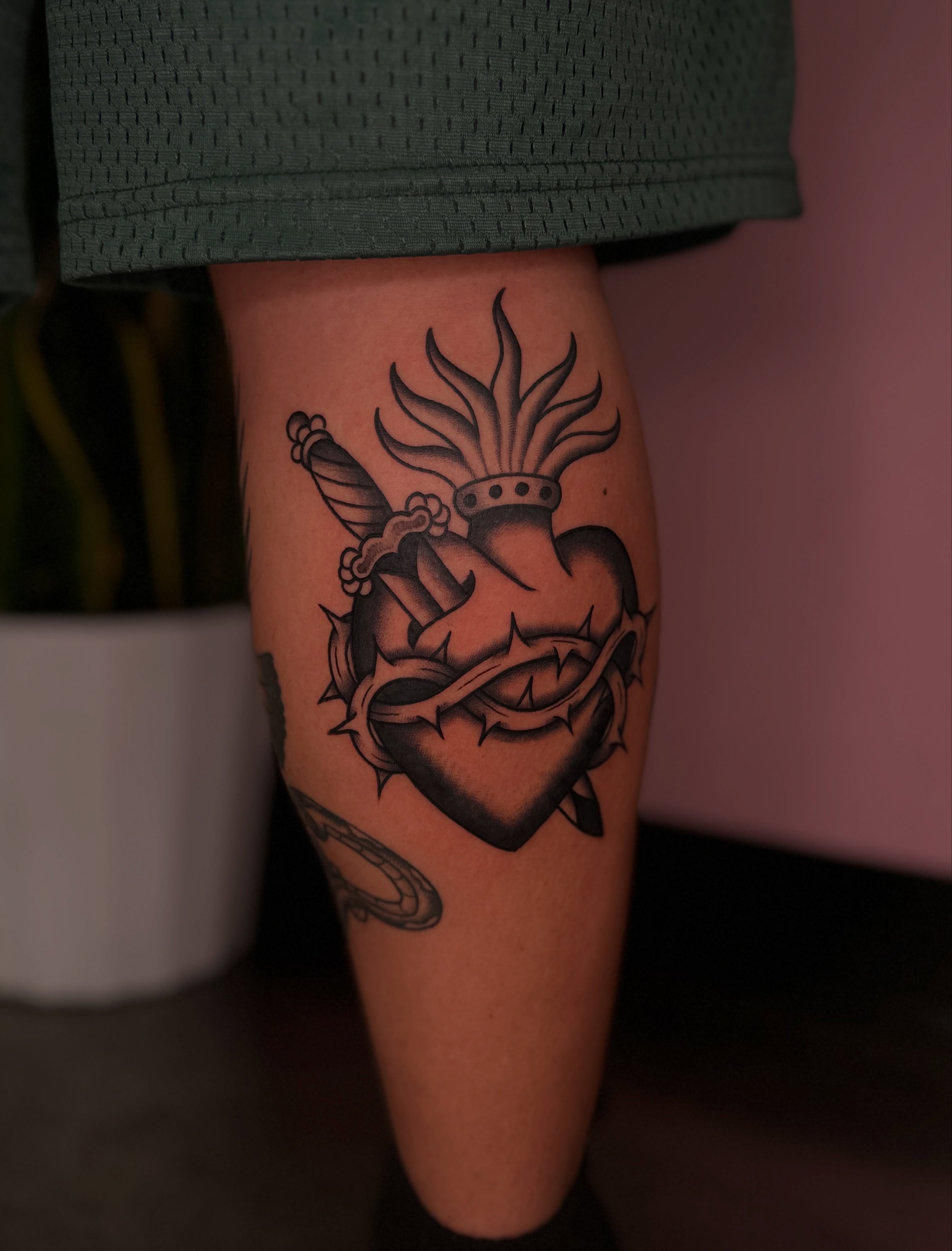 Heart with dagger black and grey tattoo on the thigh by ⊹₊⟡⋆ 𝕵𝖔𝖎𝖊 ⊹₊⟡⋆