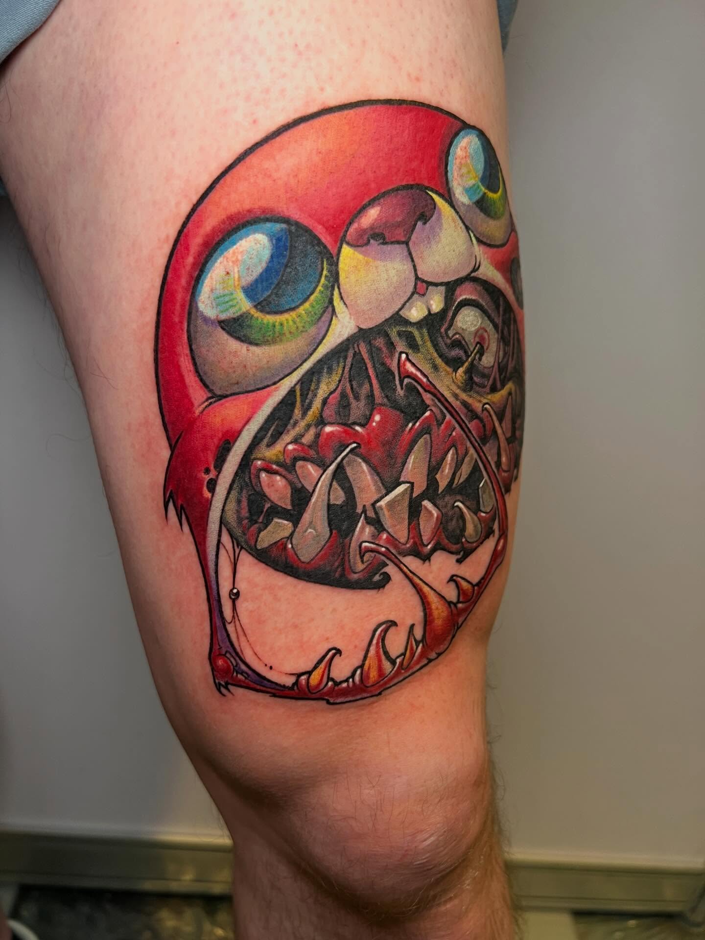 Skull realism tattoo on the thigh by Jesse Smith