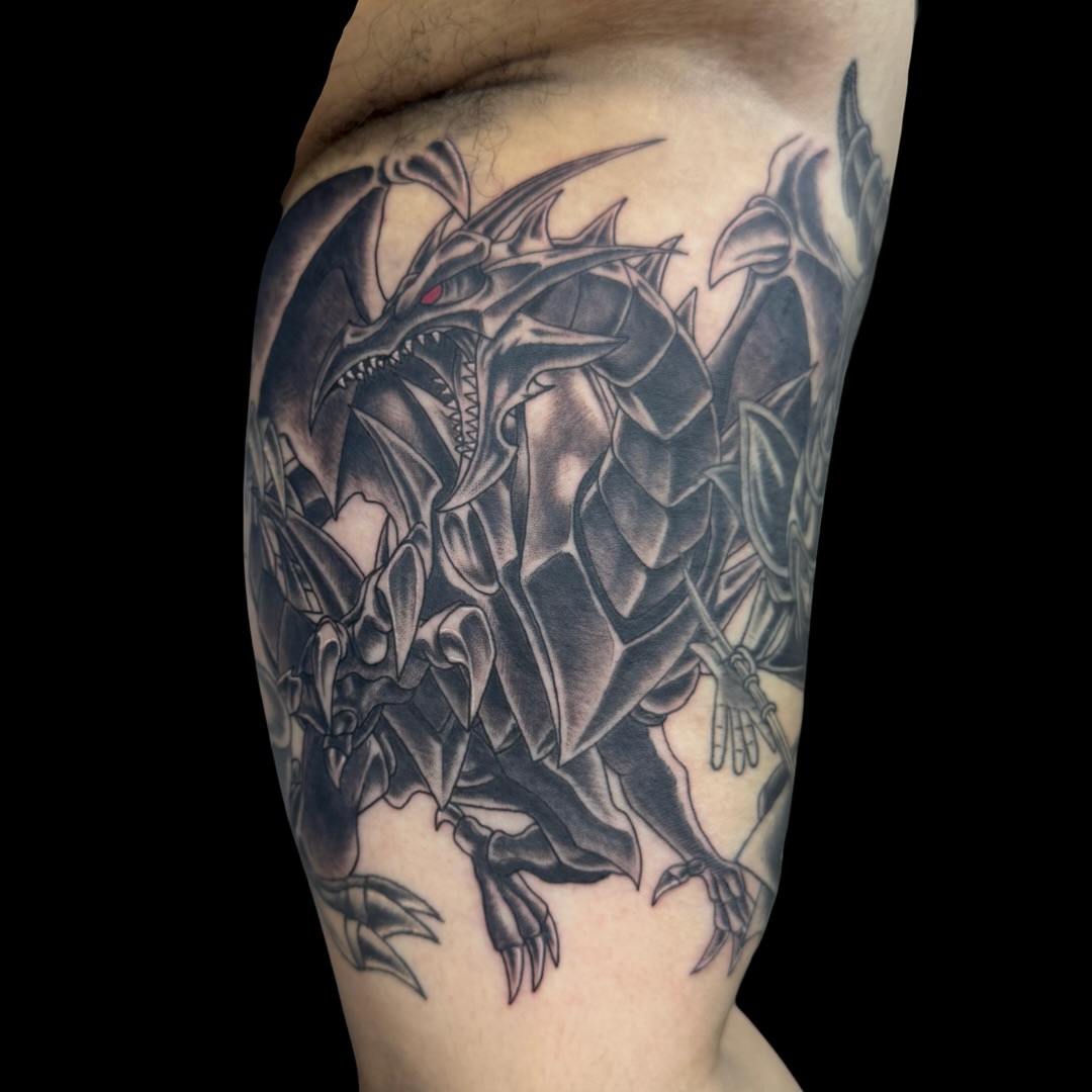 Dragon realism tattoo on the thigh by Victor Campos