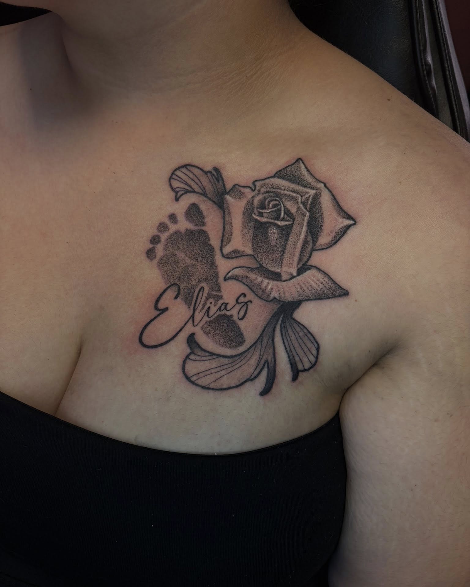 Tattoo by @elgoldoquetatua — black_and_grey