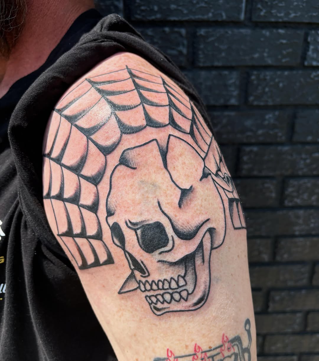 Skull with scales realism tattoo on the shoulder by Demi Flores 🖤
