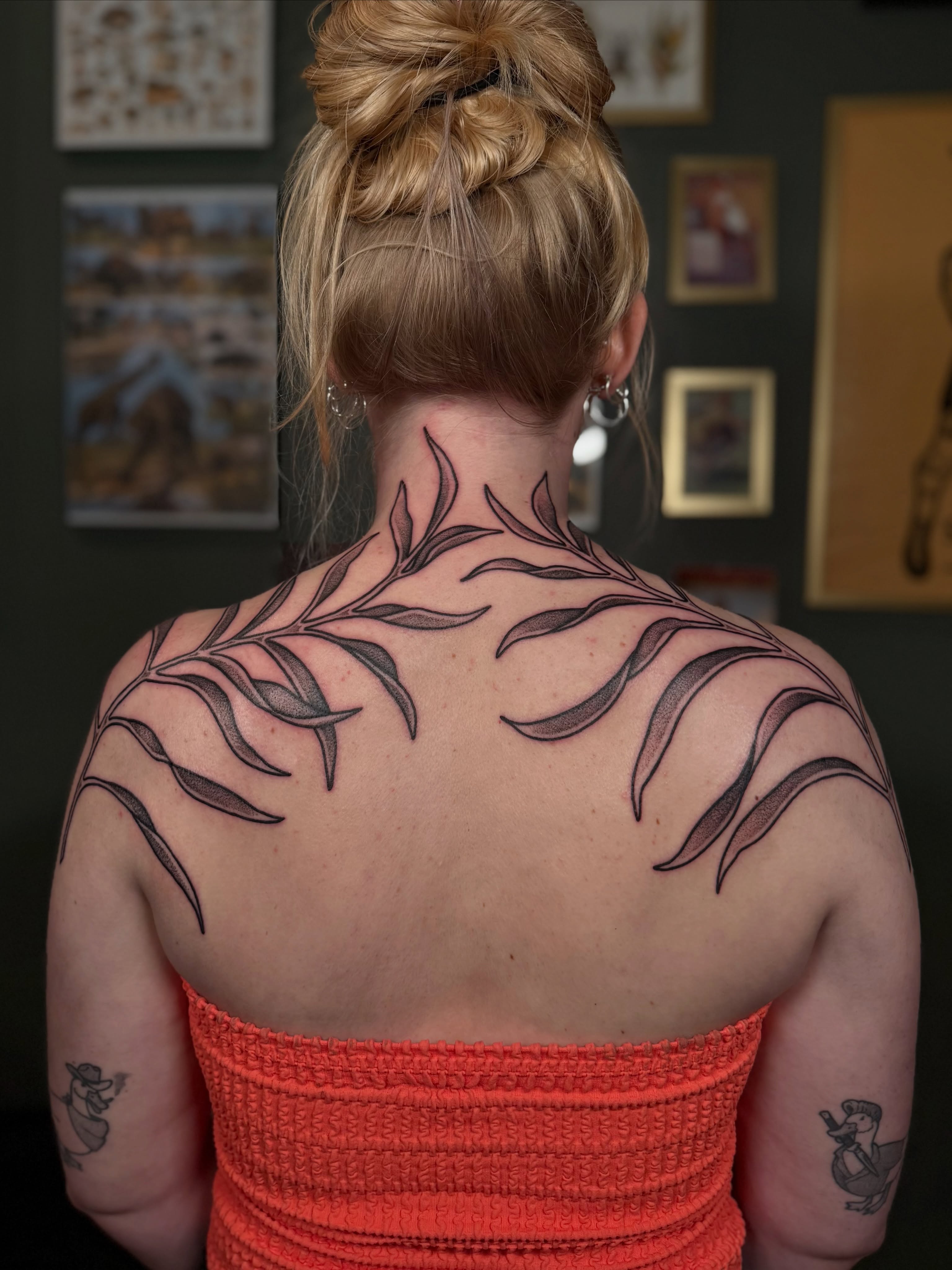 Leaf black and grey tattoo on the back by Emma Friesen - Lancaster & York Tattoo Artist, Lancaster, Pennsylvania