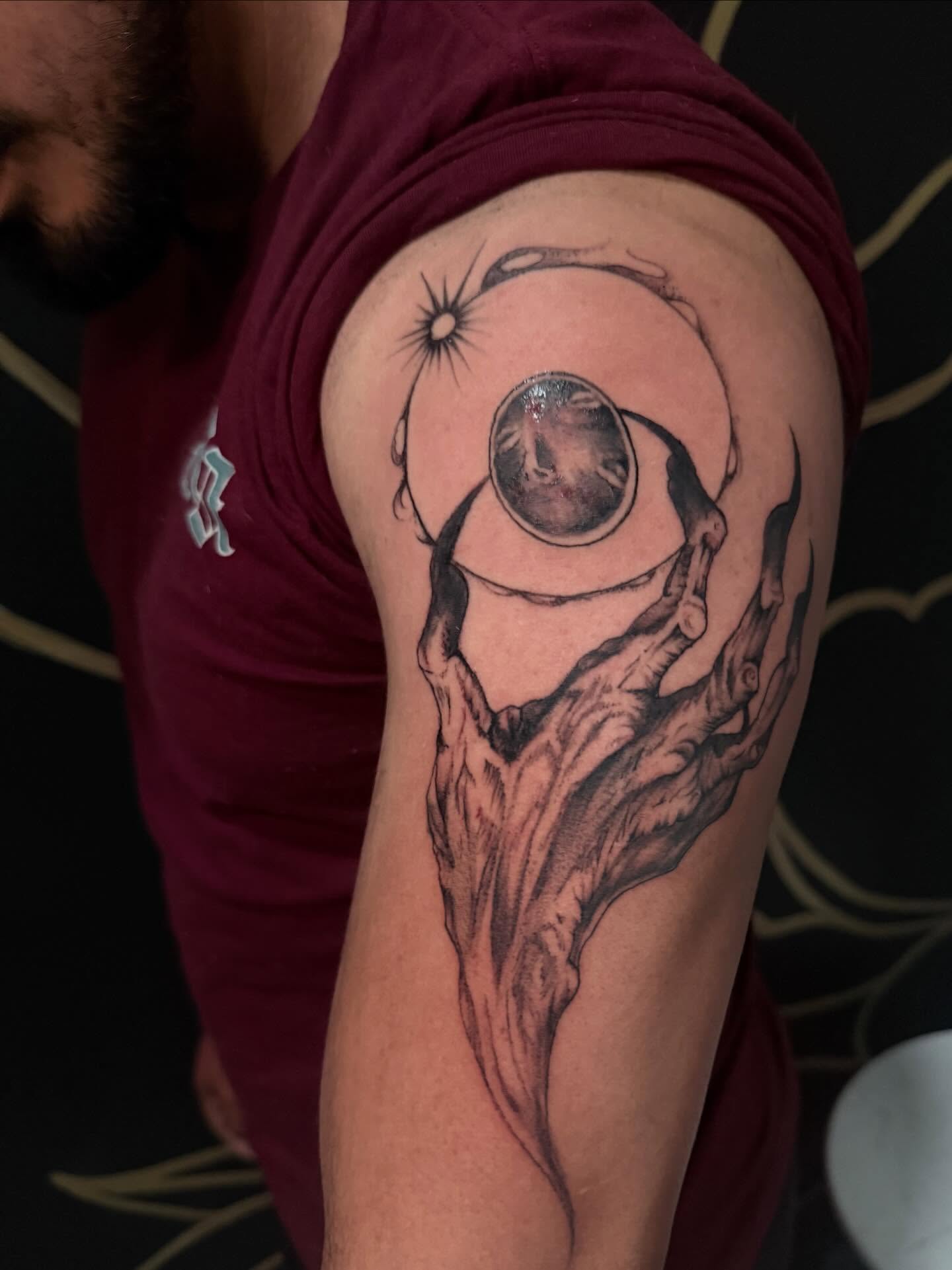 Eye and hands realism tattoo on the upper arm by Las Vegas Artist π©π½βπ¨