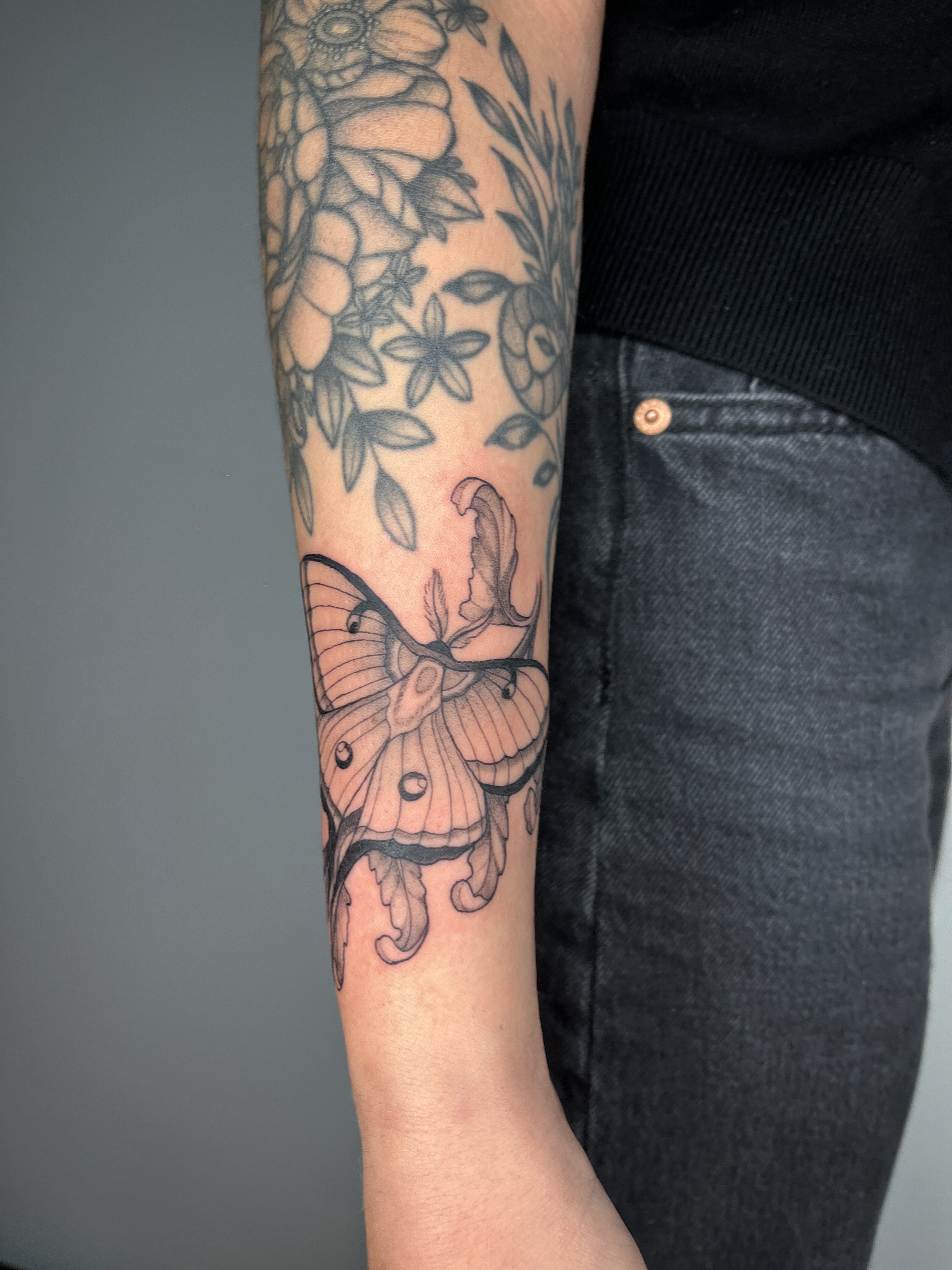 Tattoo by @leneya__valenti β black_and_grey