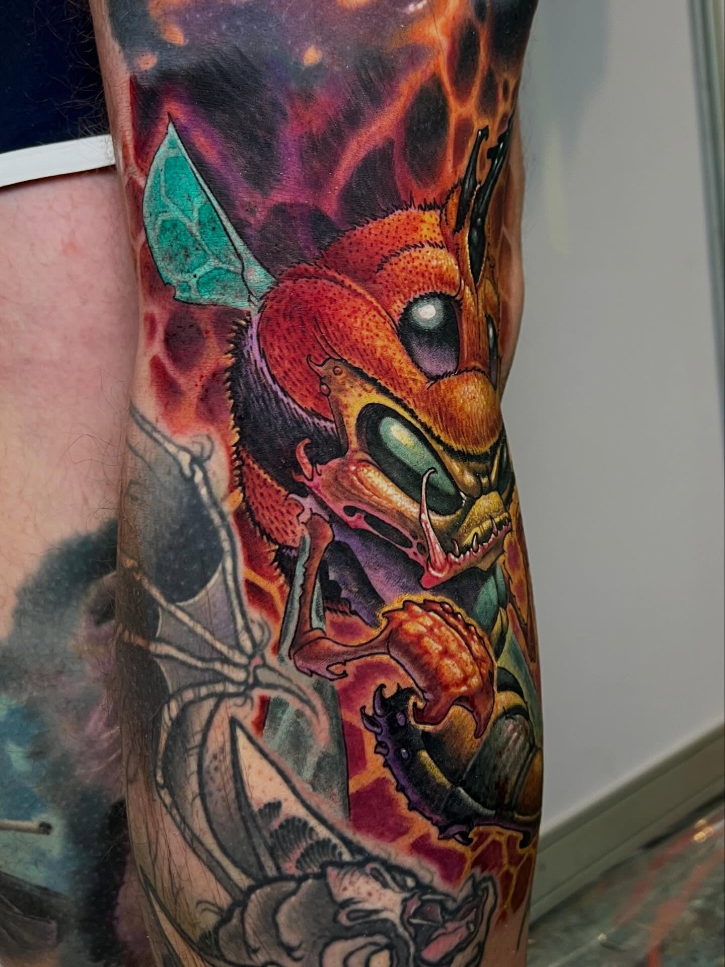 Bee dotwork tattoo on the forearm by Jesse Smith