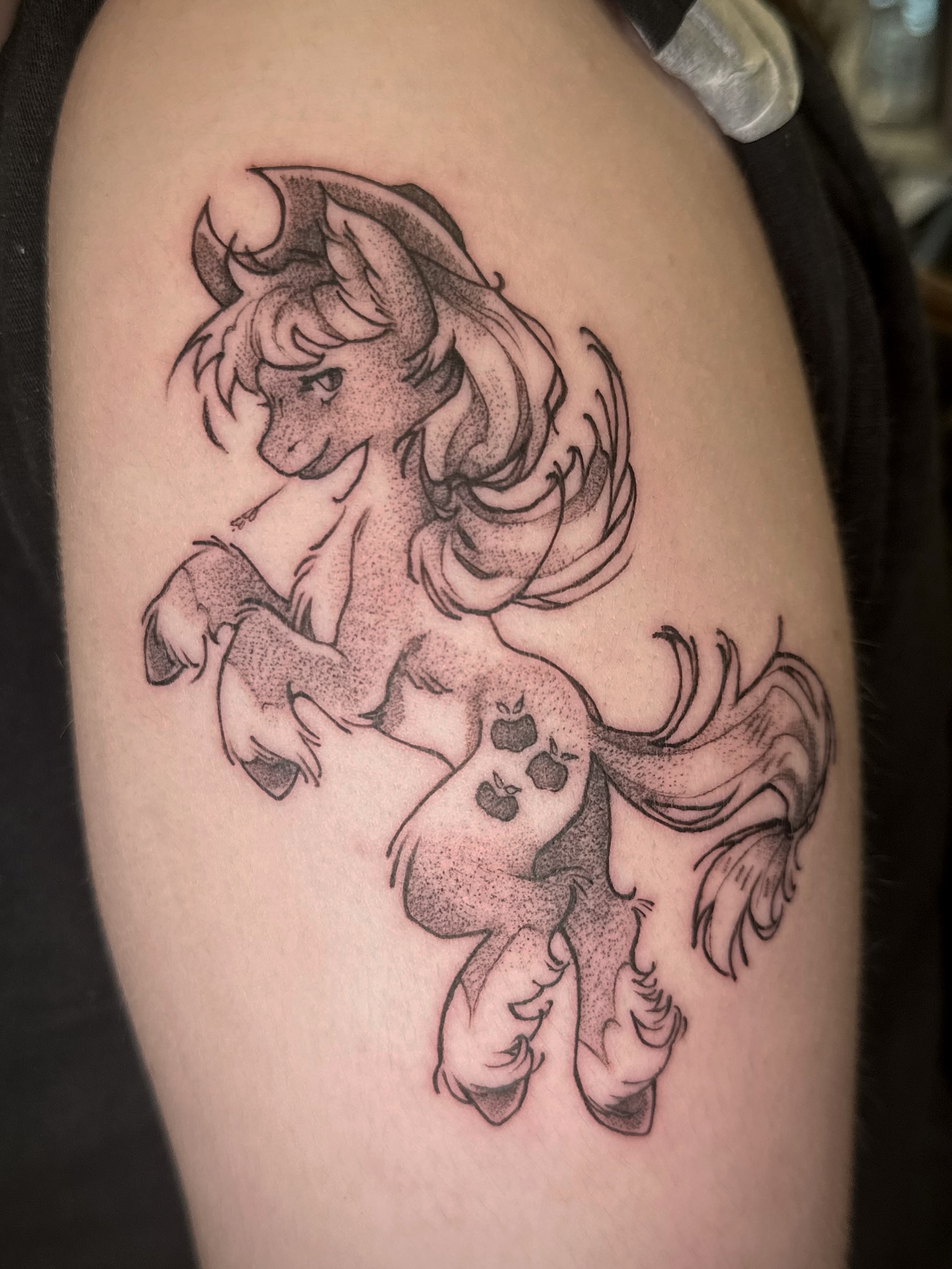 Tattoo by @moggy_tattoo โ dotwork