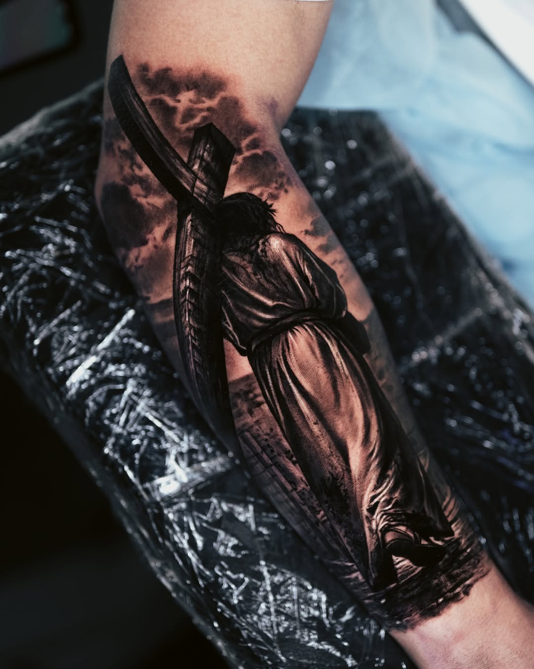 Jesus carrying the cross realism tattoo on the forearm by Marcos Salamanca