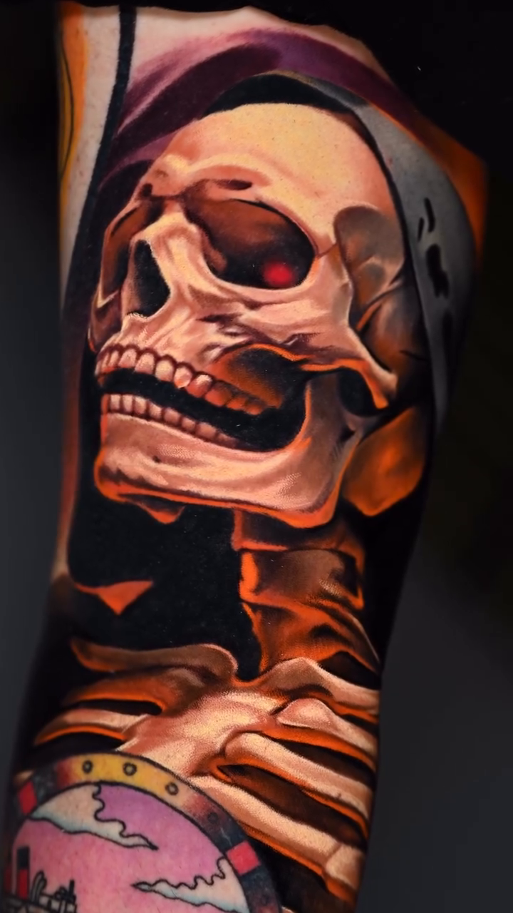 Realism tattoo on the upper arm by Alex Moro