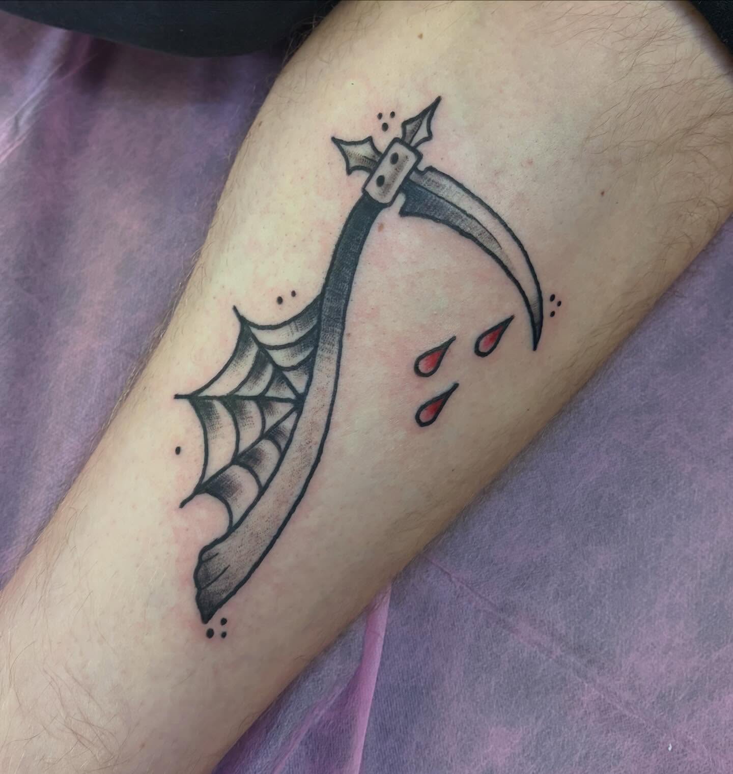 Tattoo by @raven.without.wings — black_and_grey, geometric
