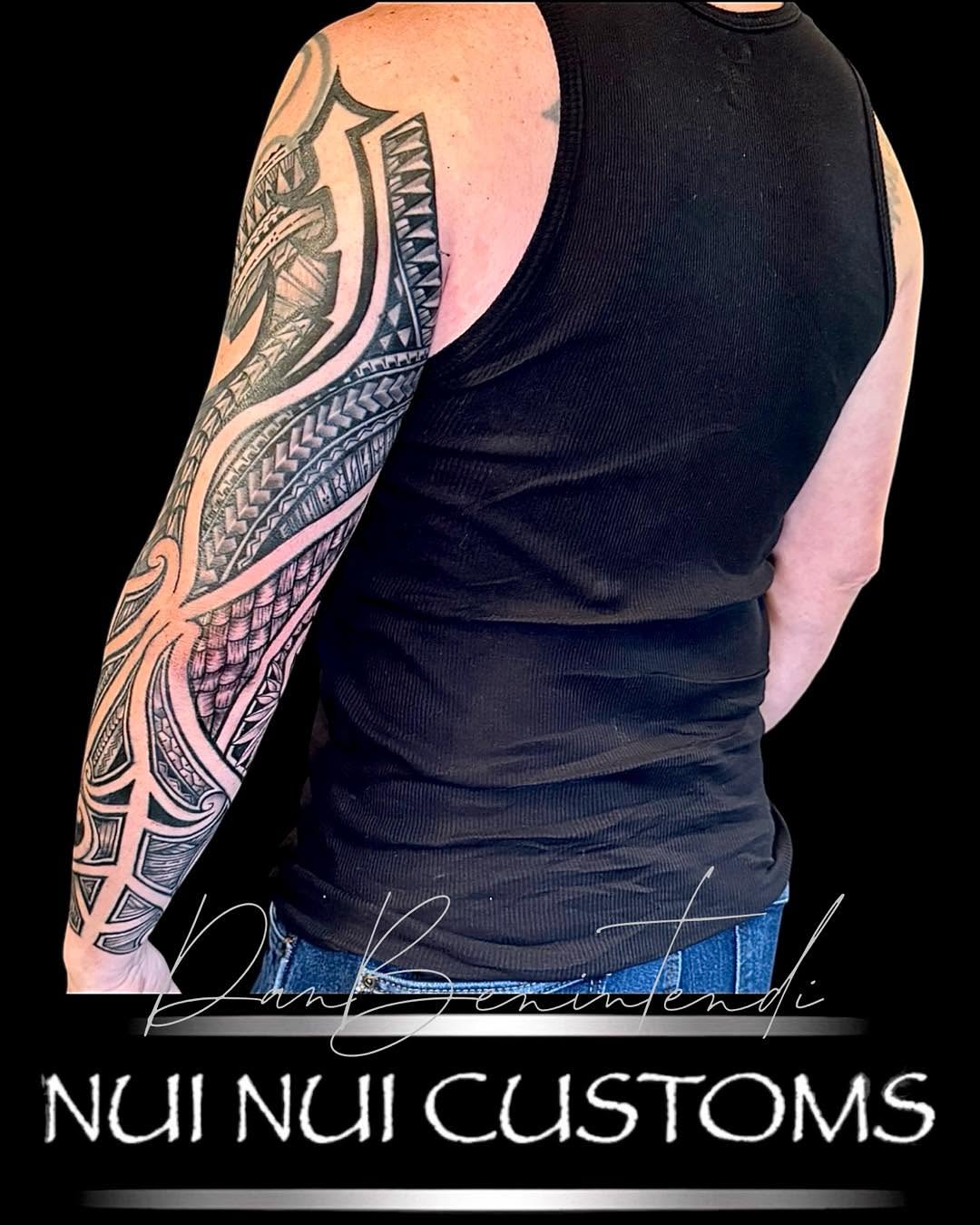 Tribal sleeve tribal tattoo on the upper arm by Dan Benintendi l Polynesian Tattoo, Fort Worth, Texas
