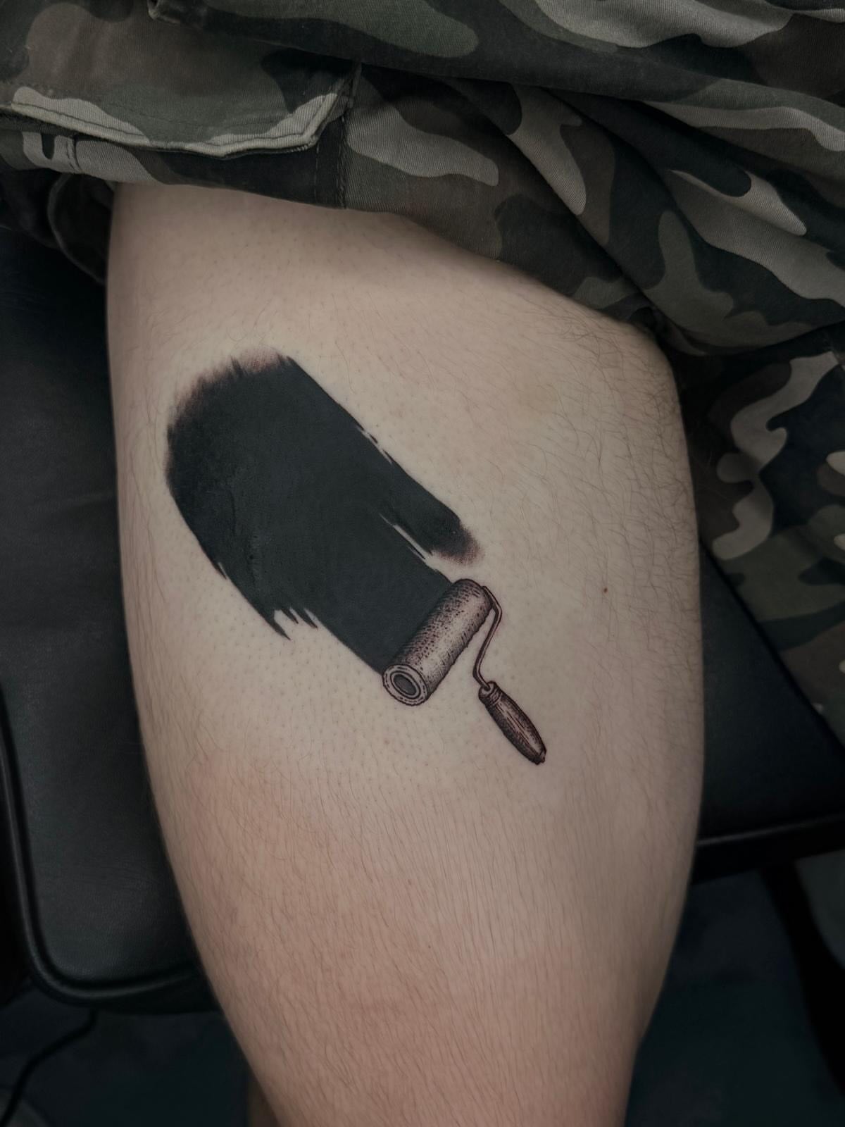 Paint roller black and grey tattoo on the thigh by Exis LHinc, Miami, Florida
