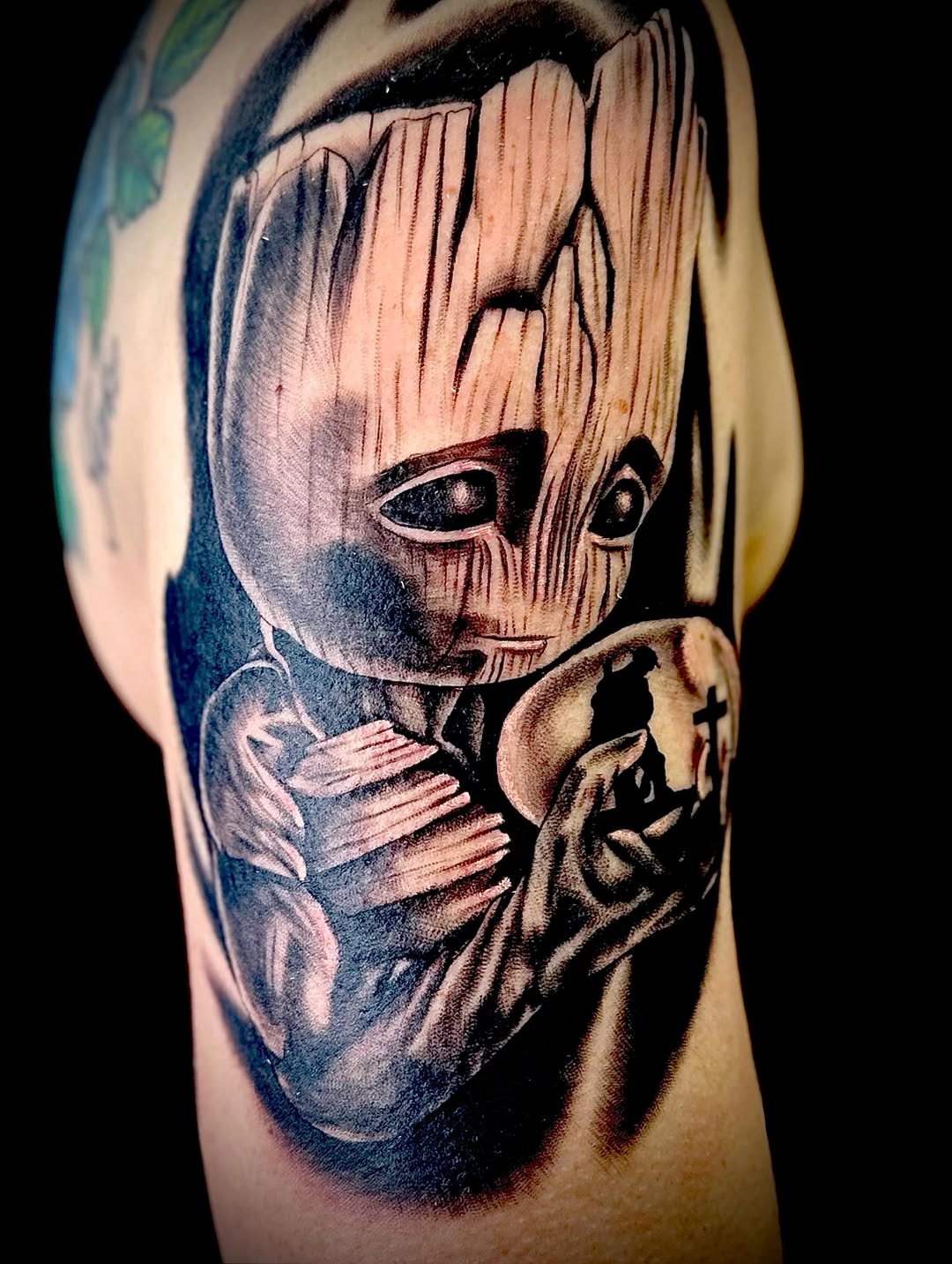Tattoo by @rickysbangerink โ realism, black_and_grey